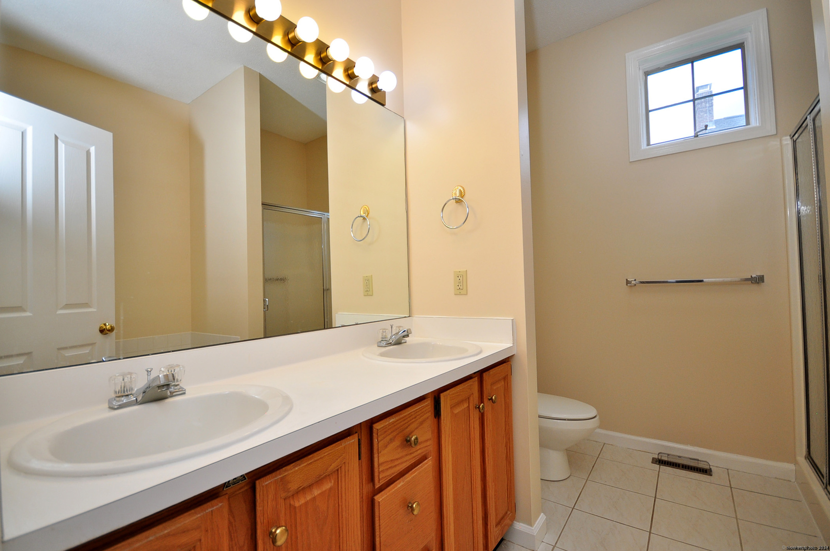 511 Hawthorne Lane 511