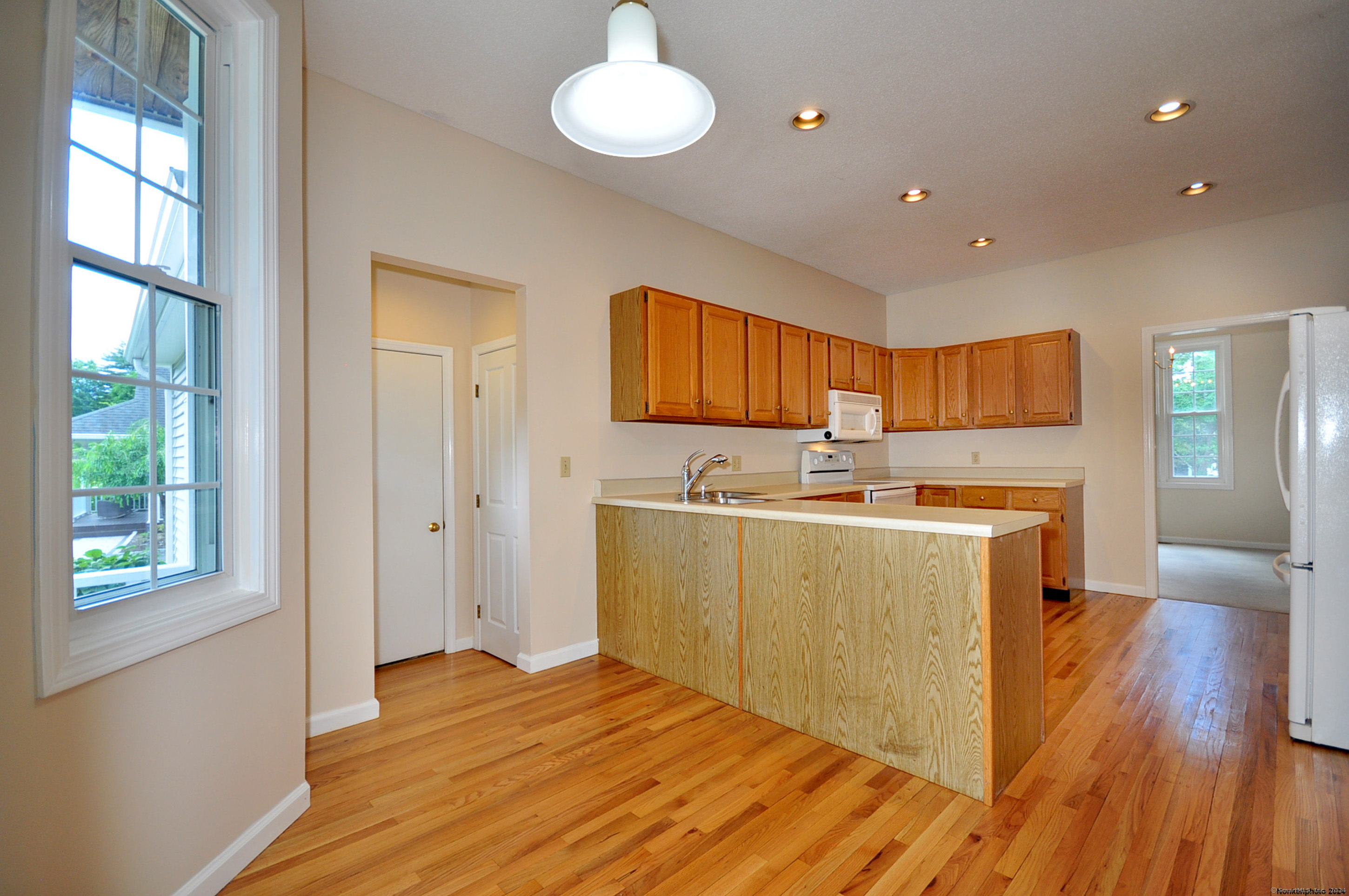511 Hawthorne Lane 511