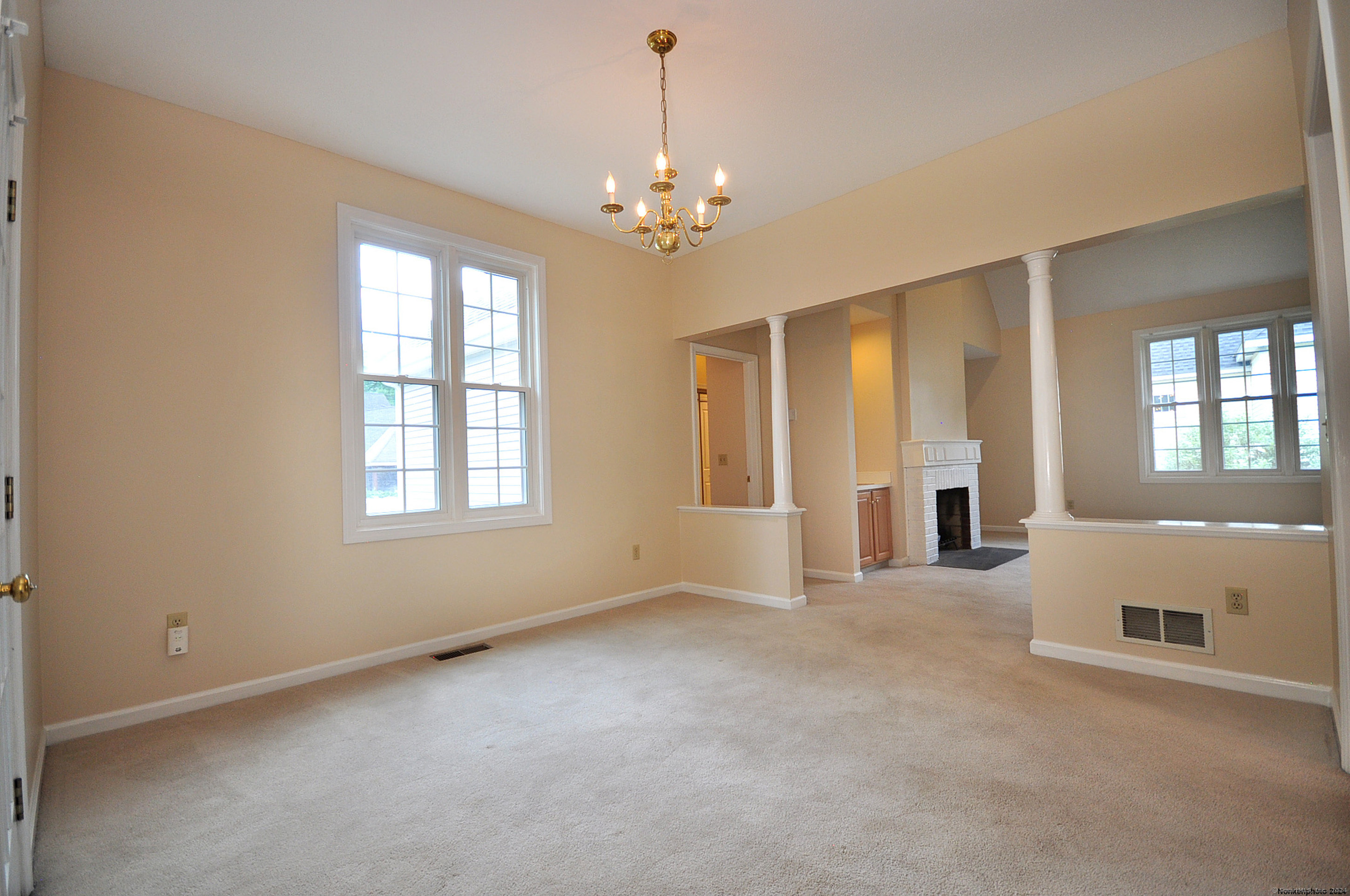 511 Hawthorne Lane 511