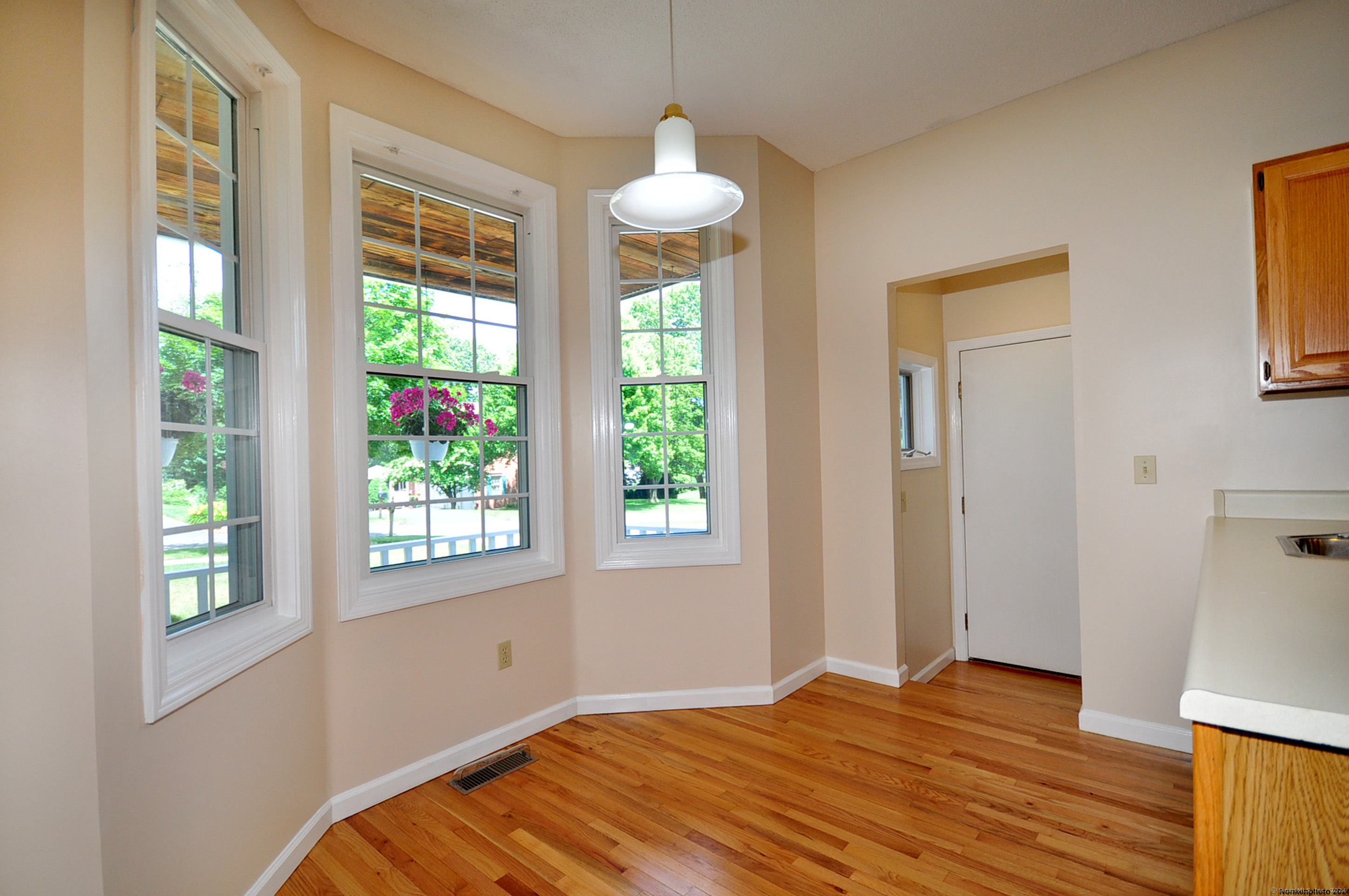 511 Hawthorne Lane 511