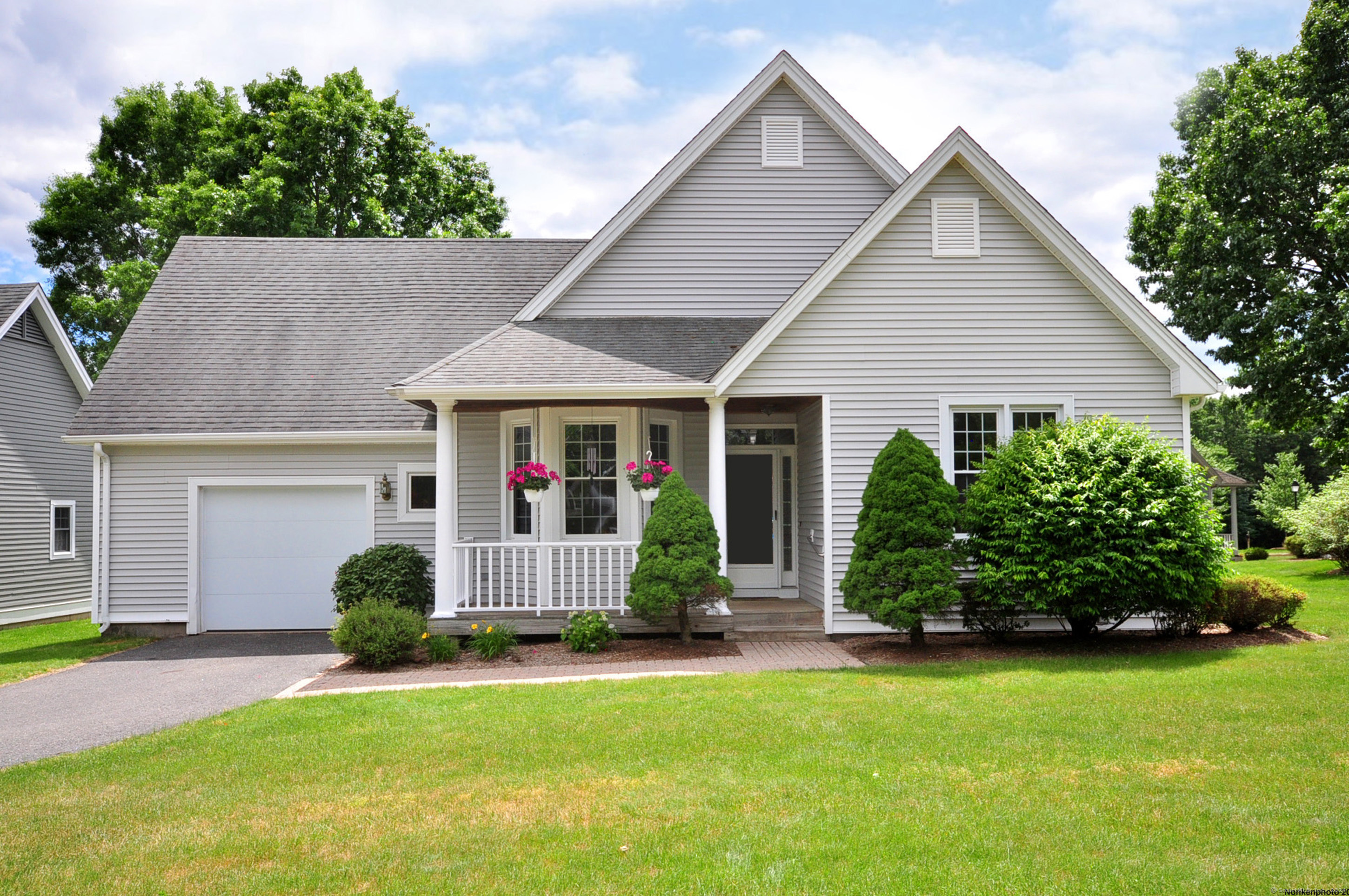 511 Hawthorne Lane 511