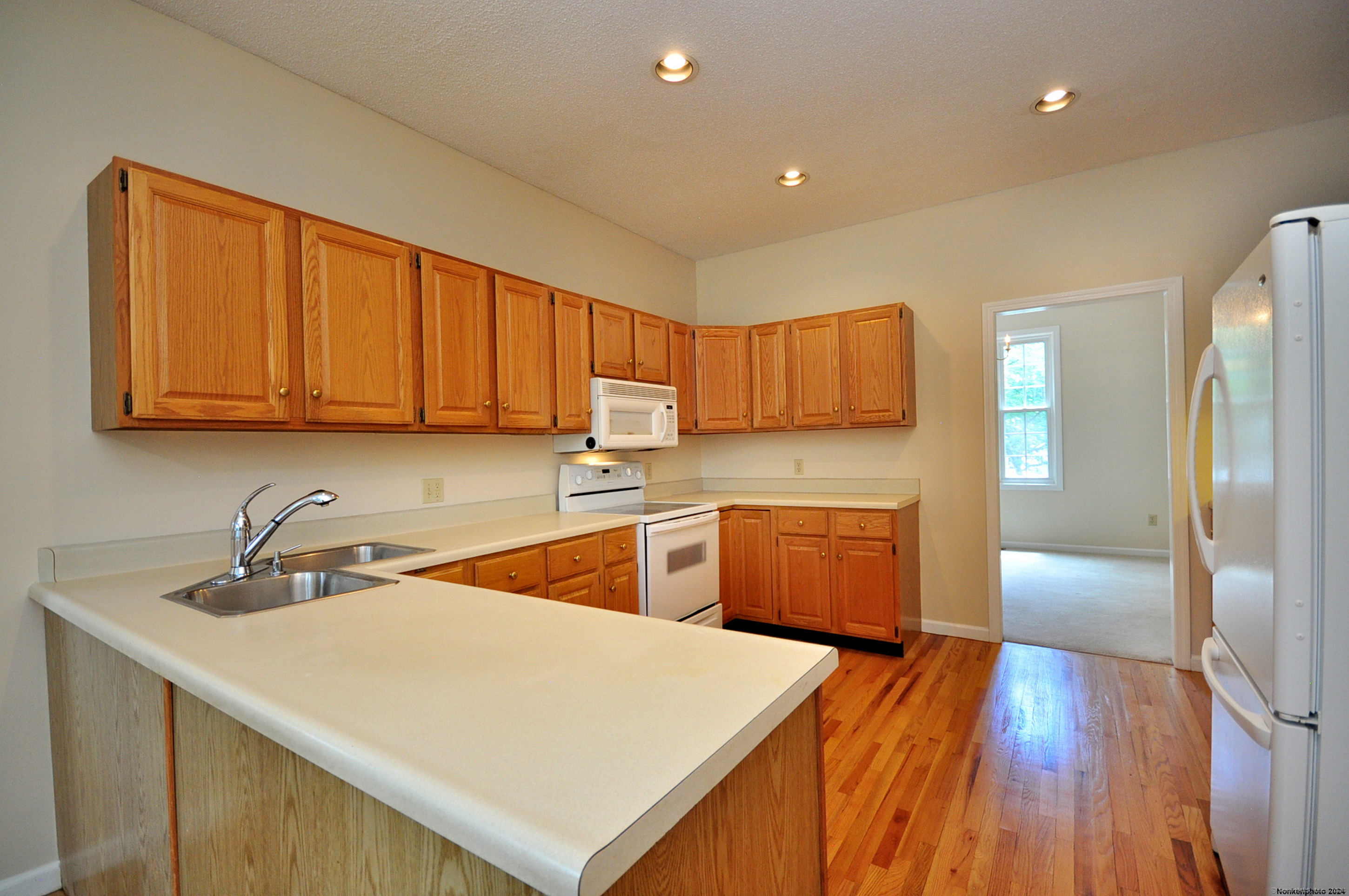 511 Hawthorne Lane 511