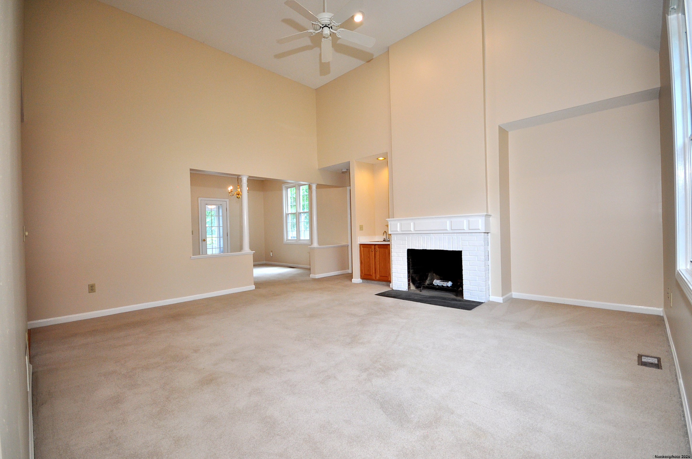 511 Hawthorne Lane 511
