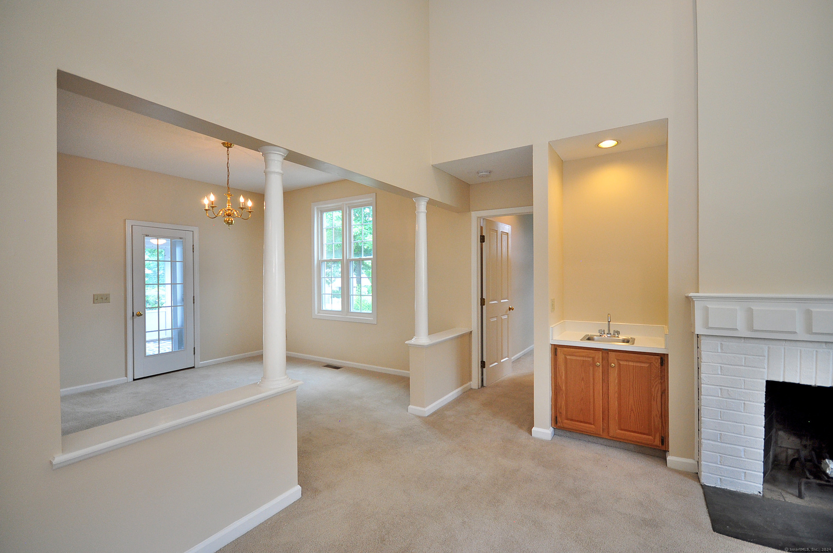 511 Hawthorne Lane 511