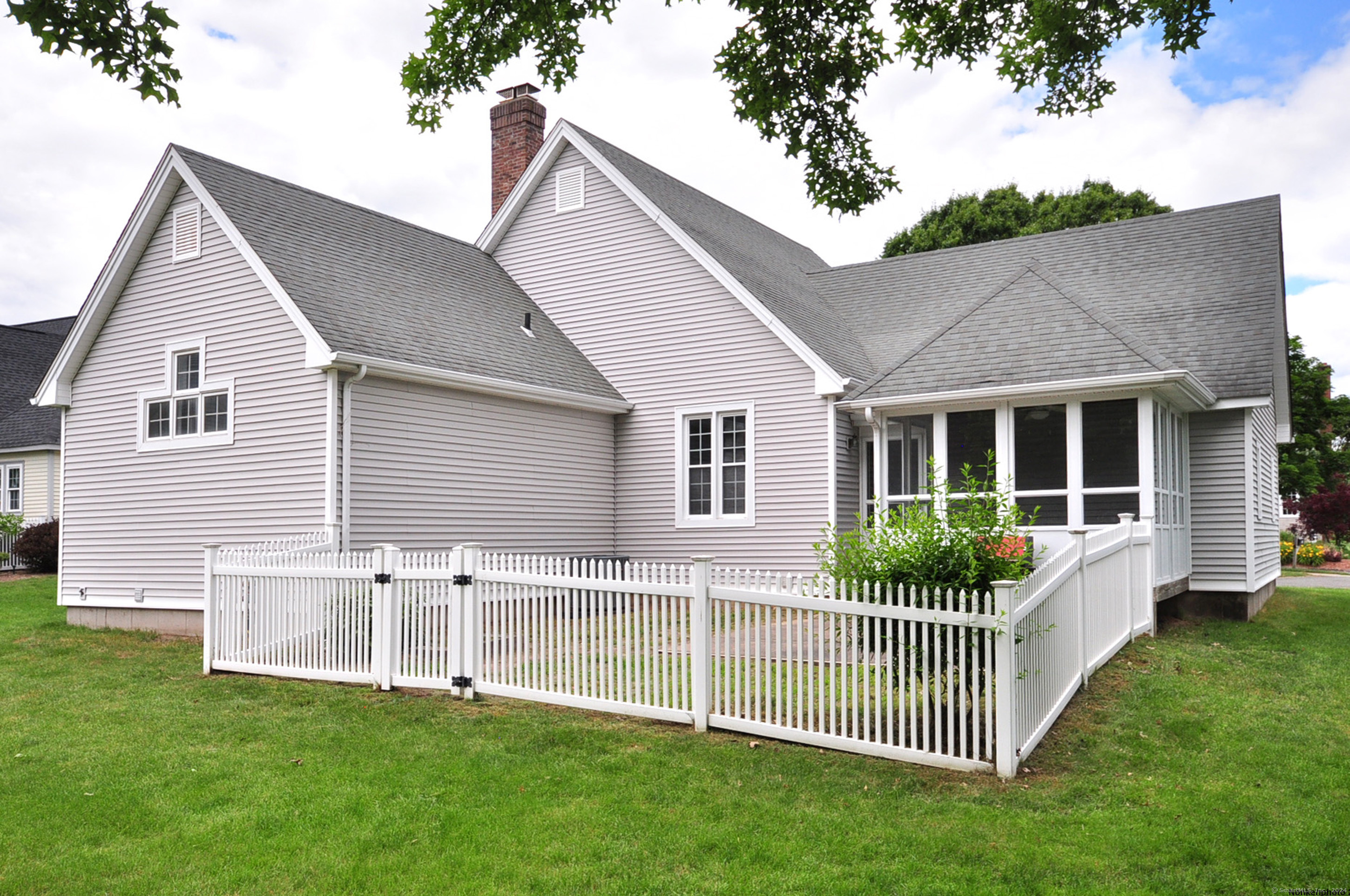 511 Hawthorne Lane 511