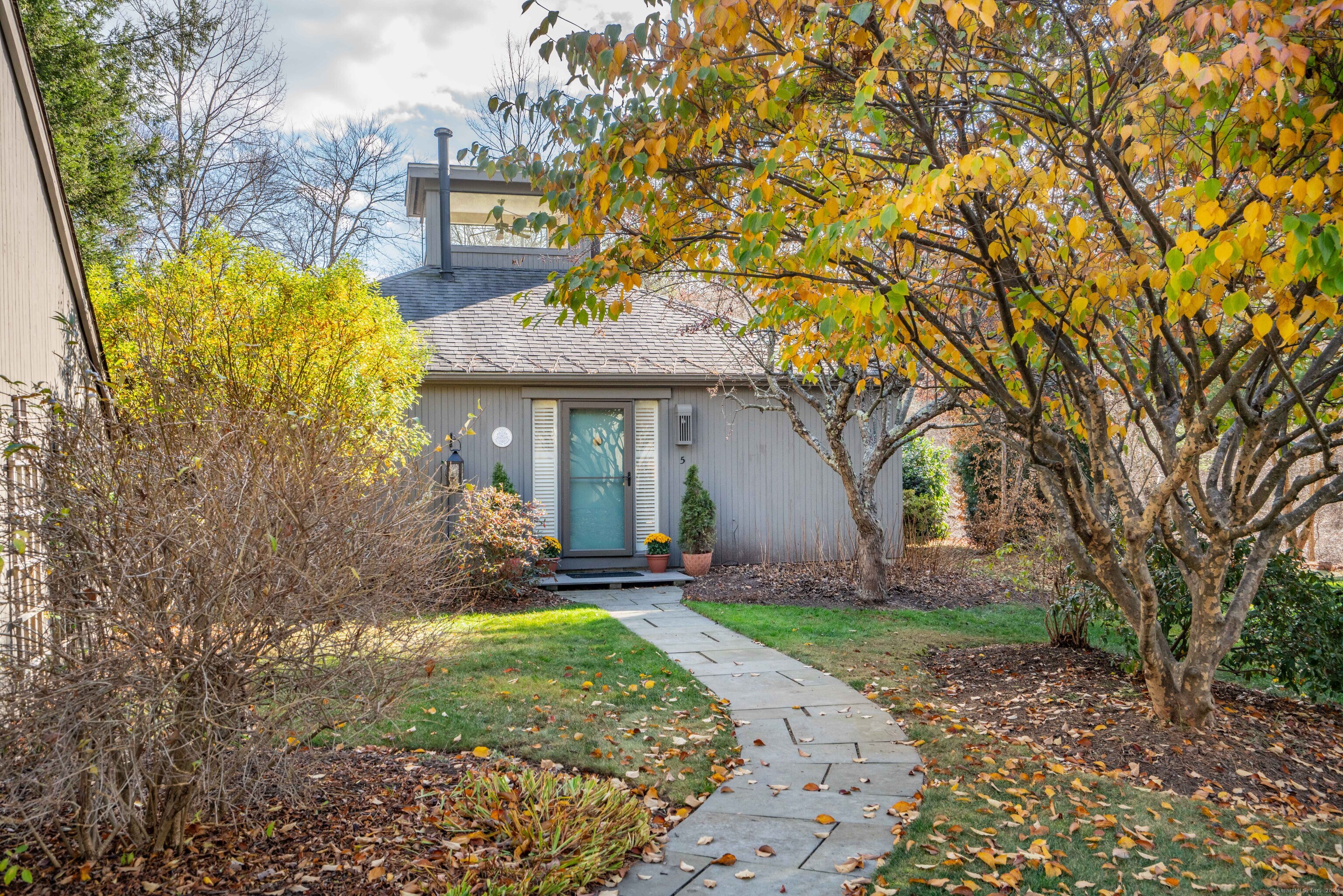 5 Highland Square 5