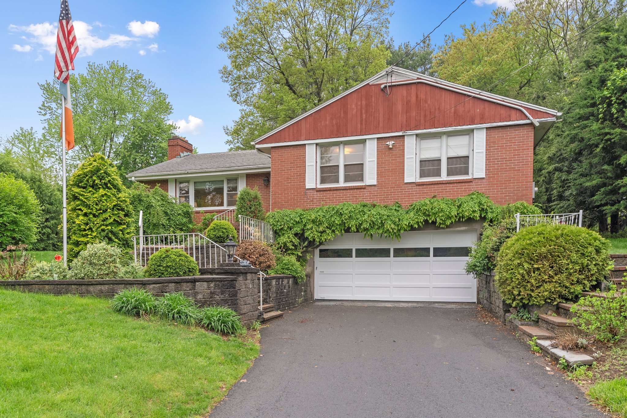 223 Tunxis Avenue