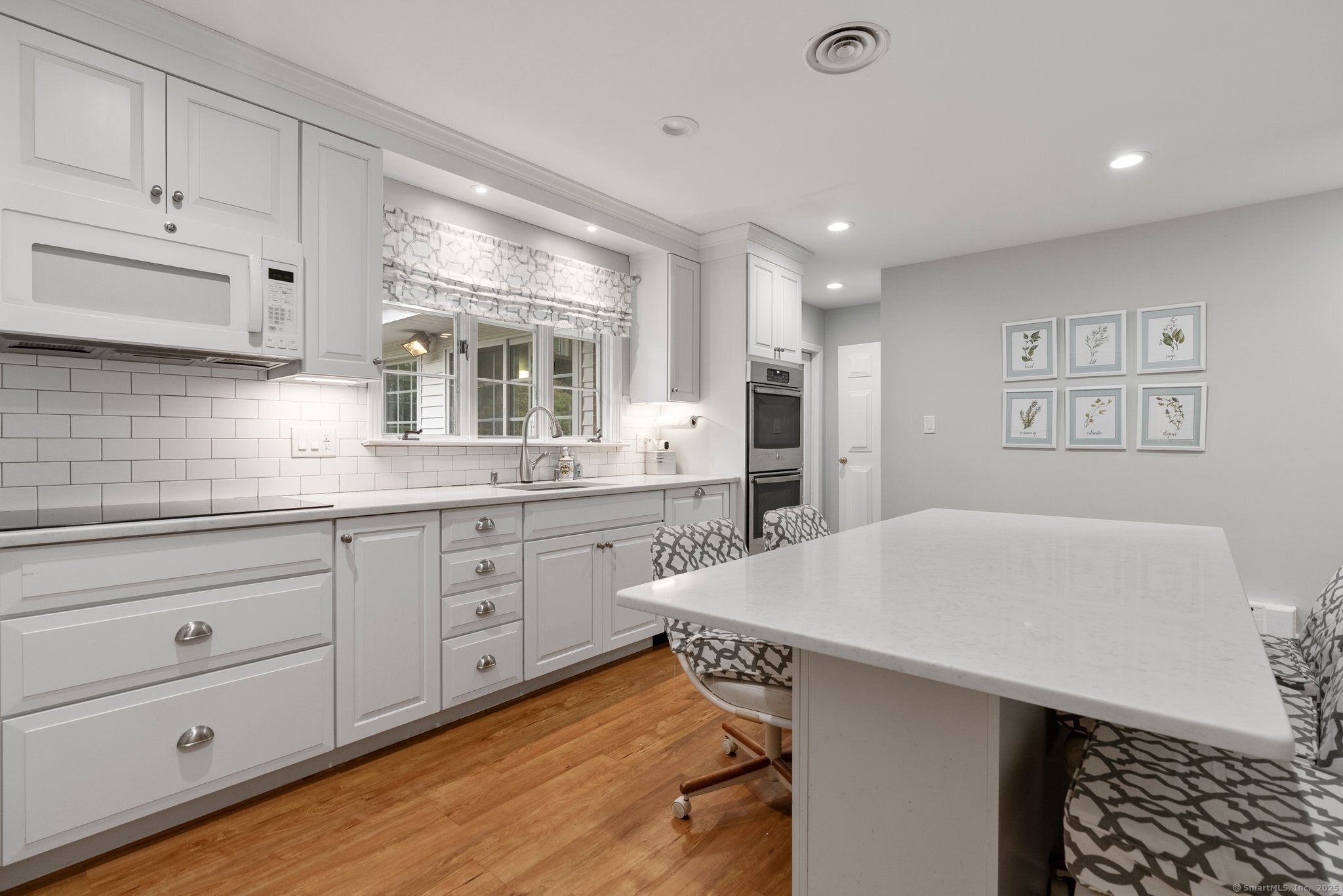 223 Tunxis Avenue