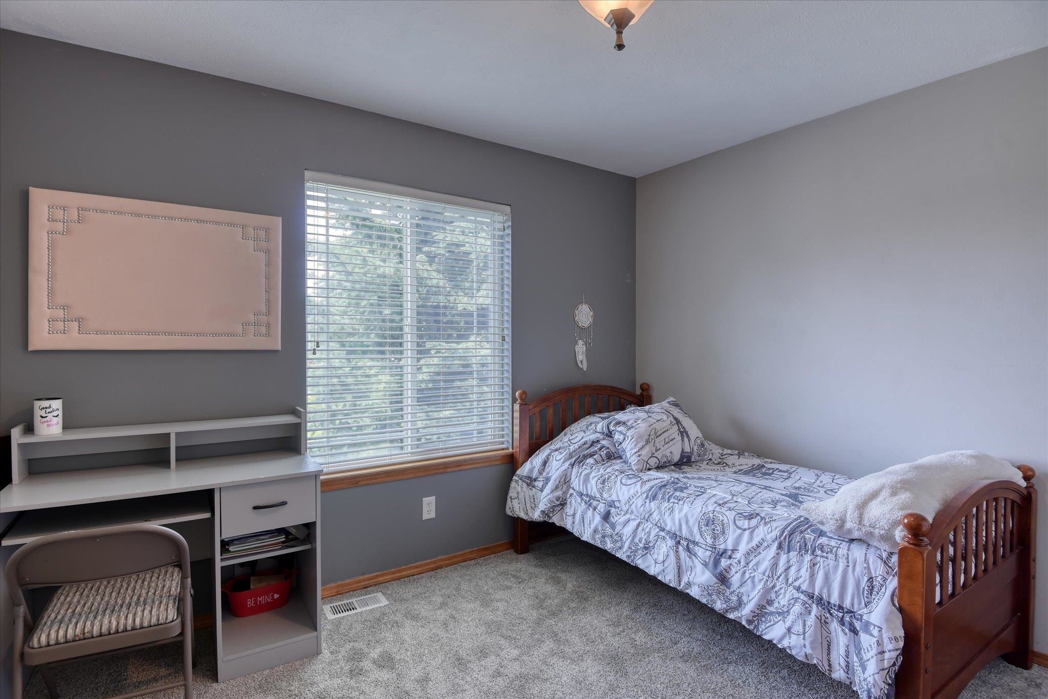 17518 N EDGECREST Rd