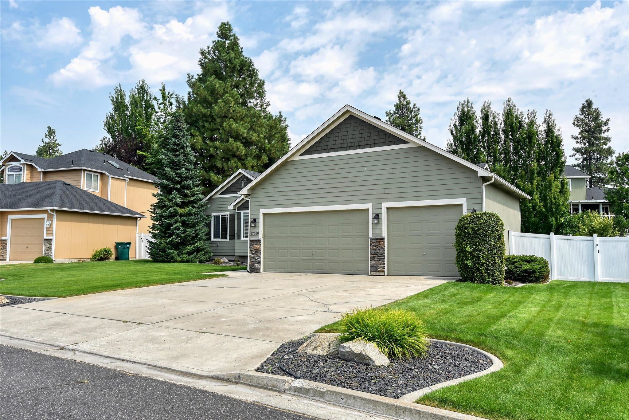 17518 N EDGECREST Rd