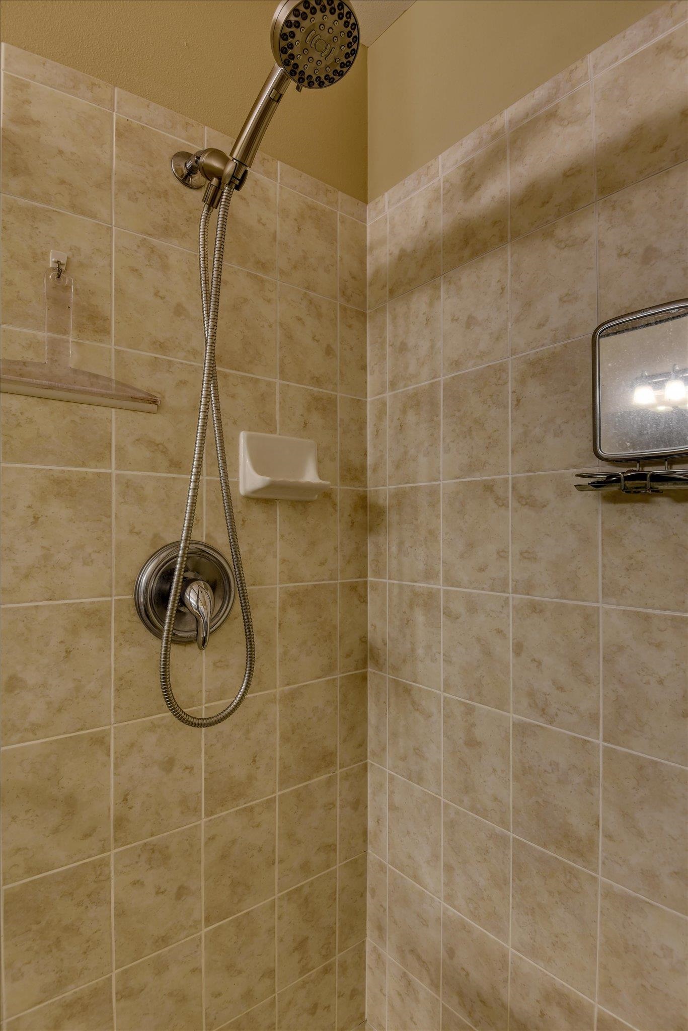 17518 N EDGECREST Rd