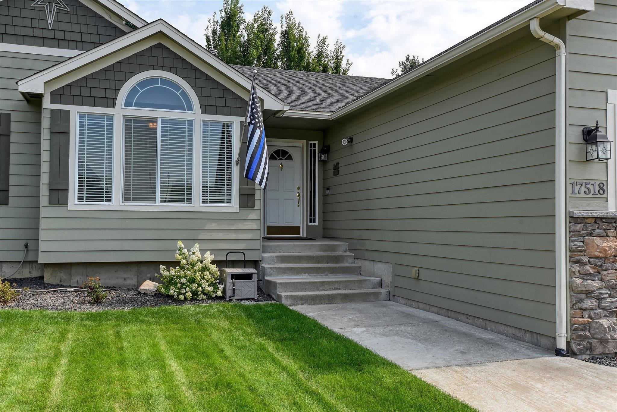 17518 N EDGECREST Rd