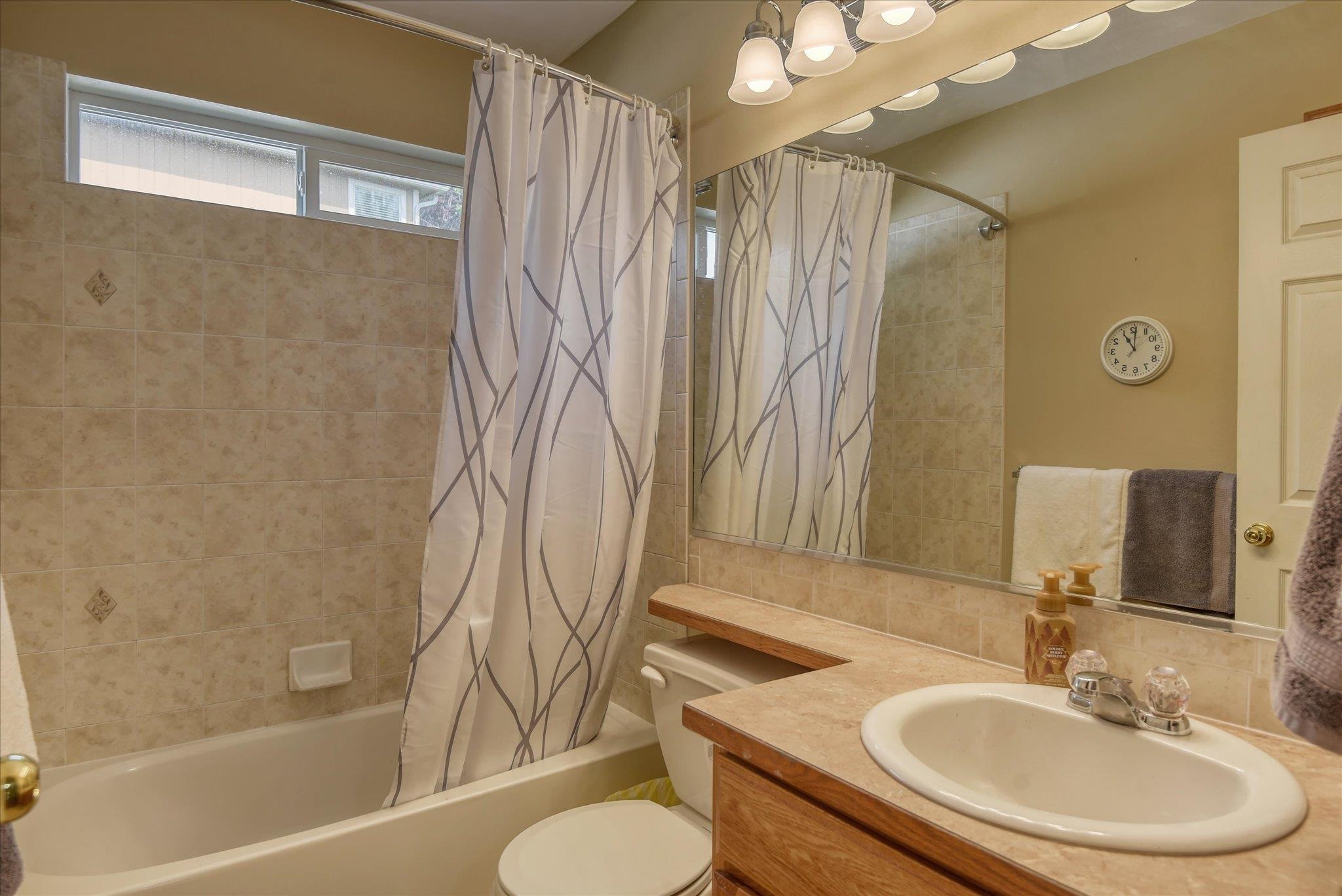 17518 N EDGECREST Rd