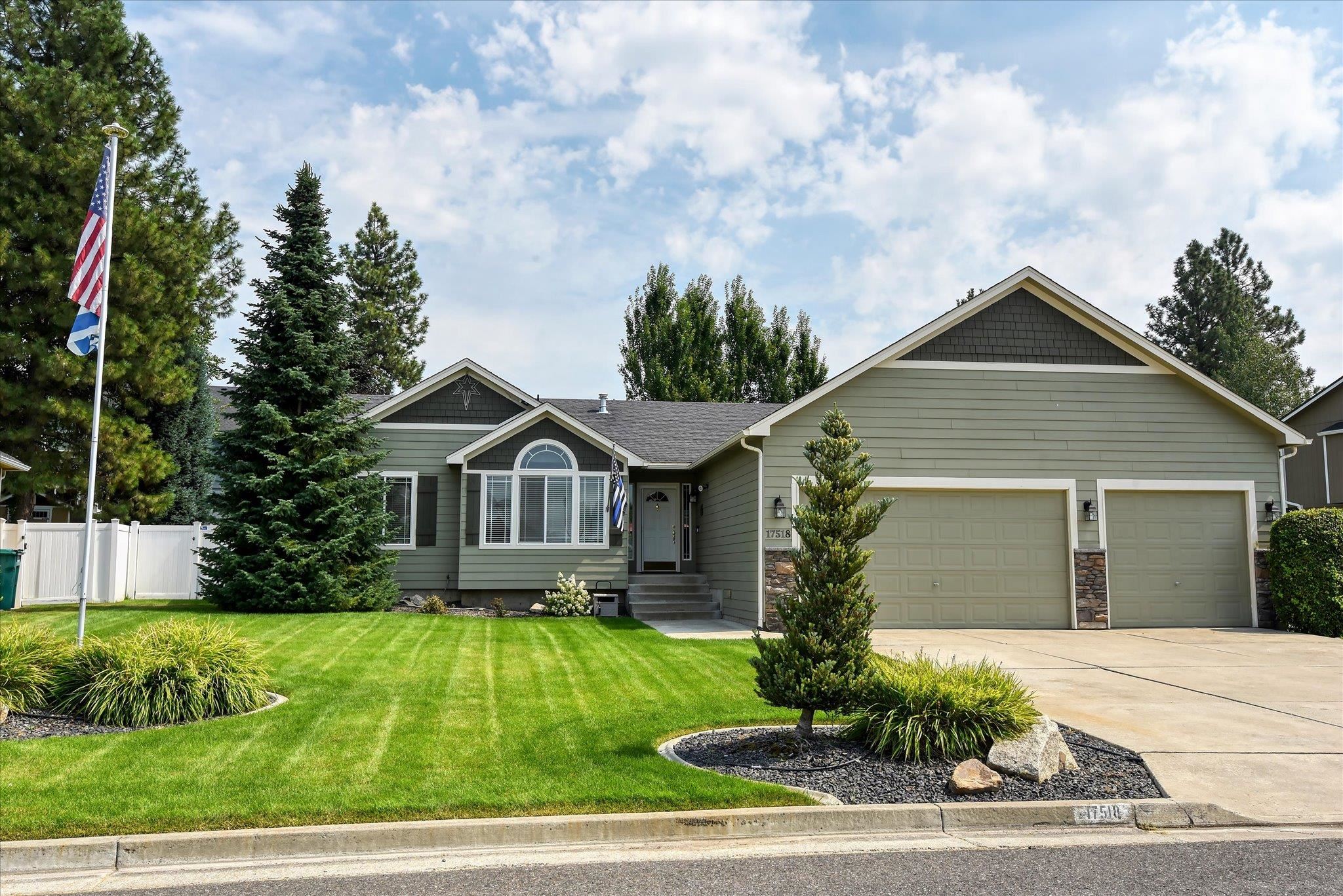 17518 N EDGECREST Rd