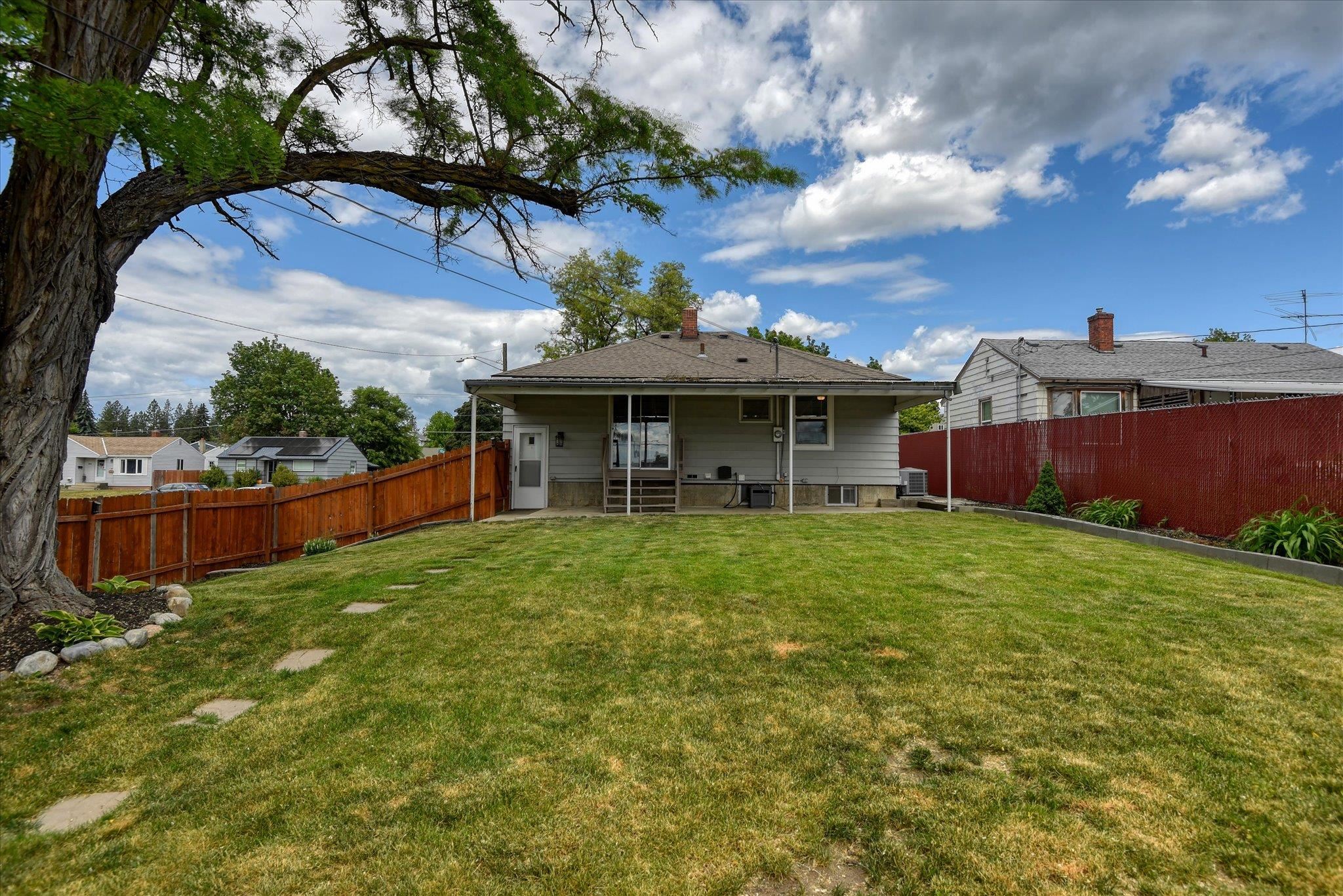 2729 W BROAD Ave