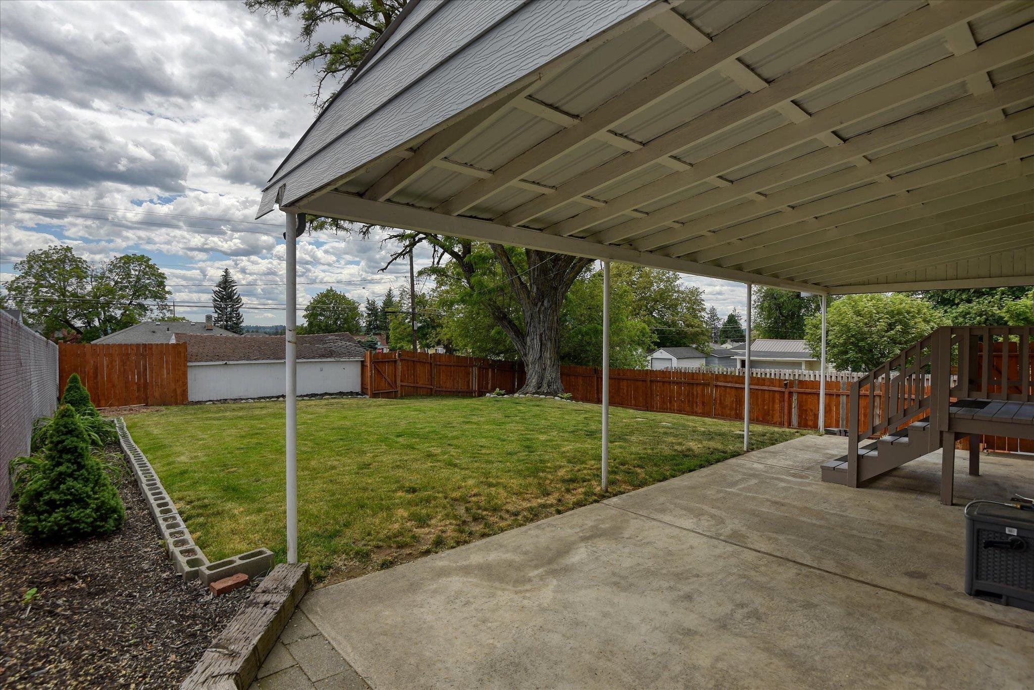 2729 W BROAD Ave