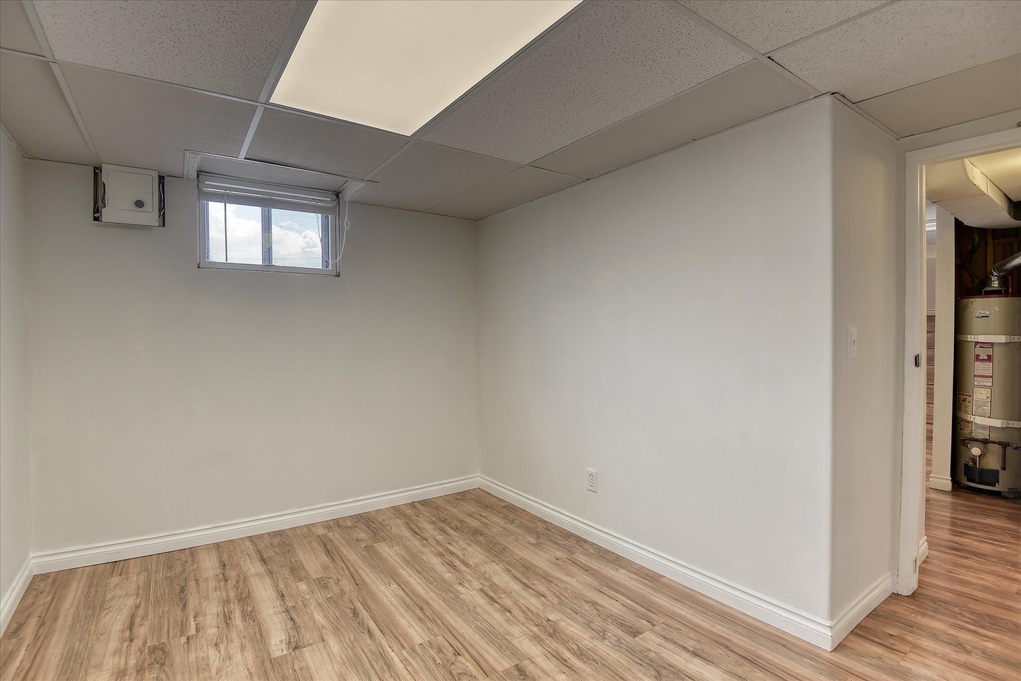 2729 W BROAD Ave