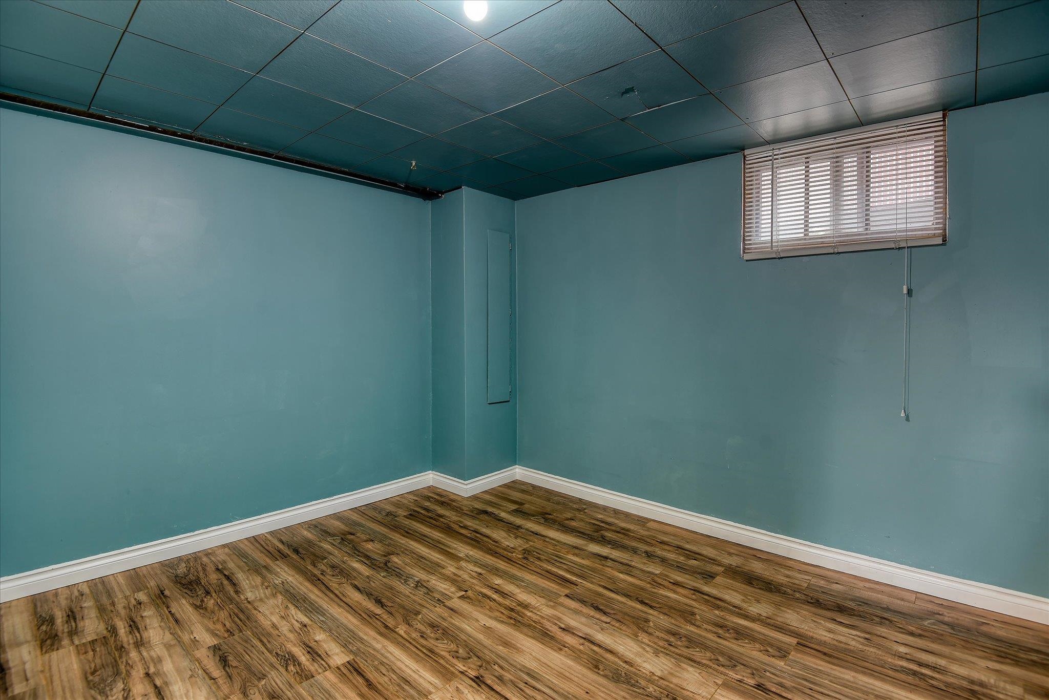 2729 W BROAD Ave