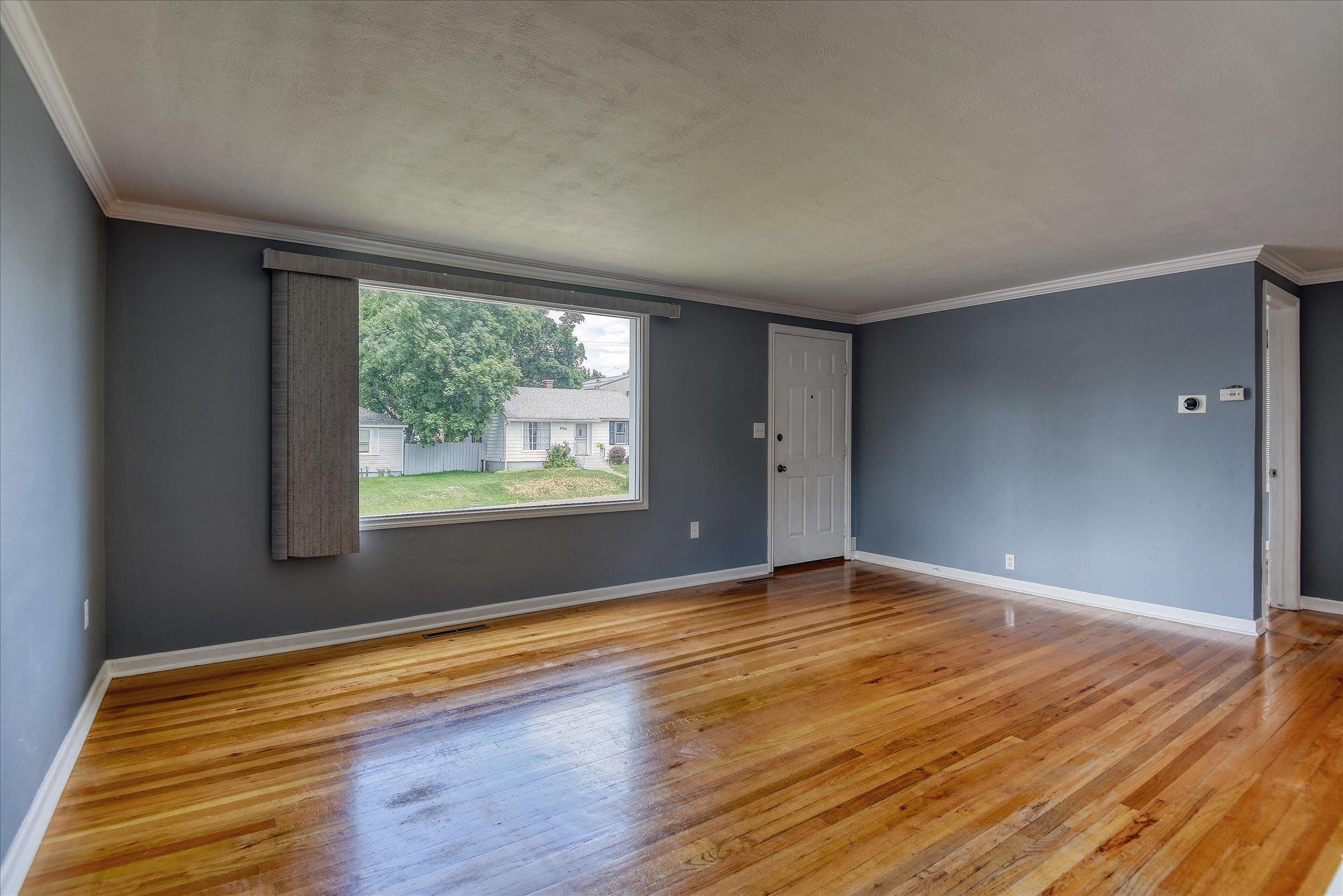 2729 W BROAD Ave