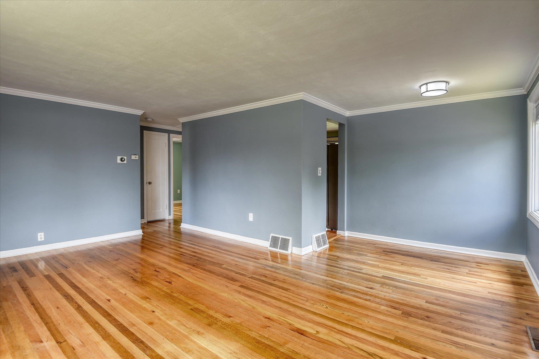 2729 W BROAD Ave
