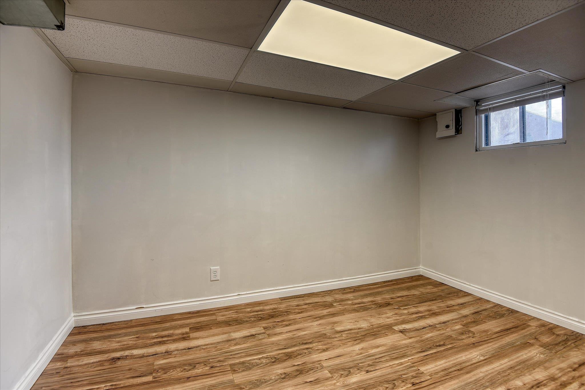 2729 W BROAD Ave