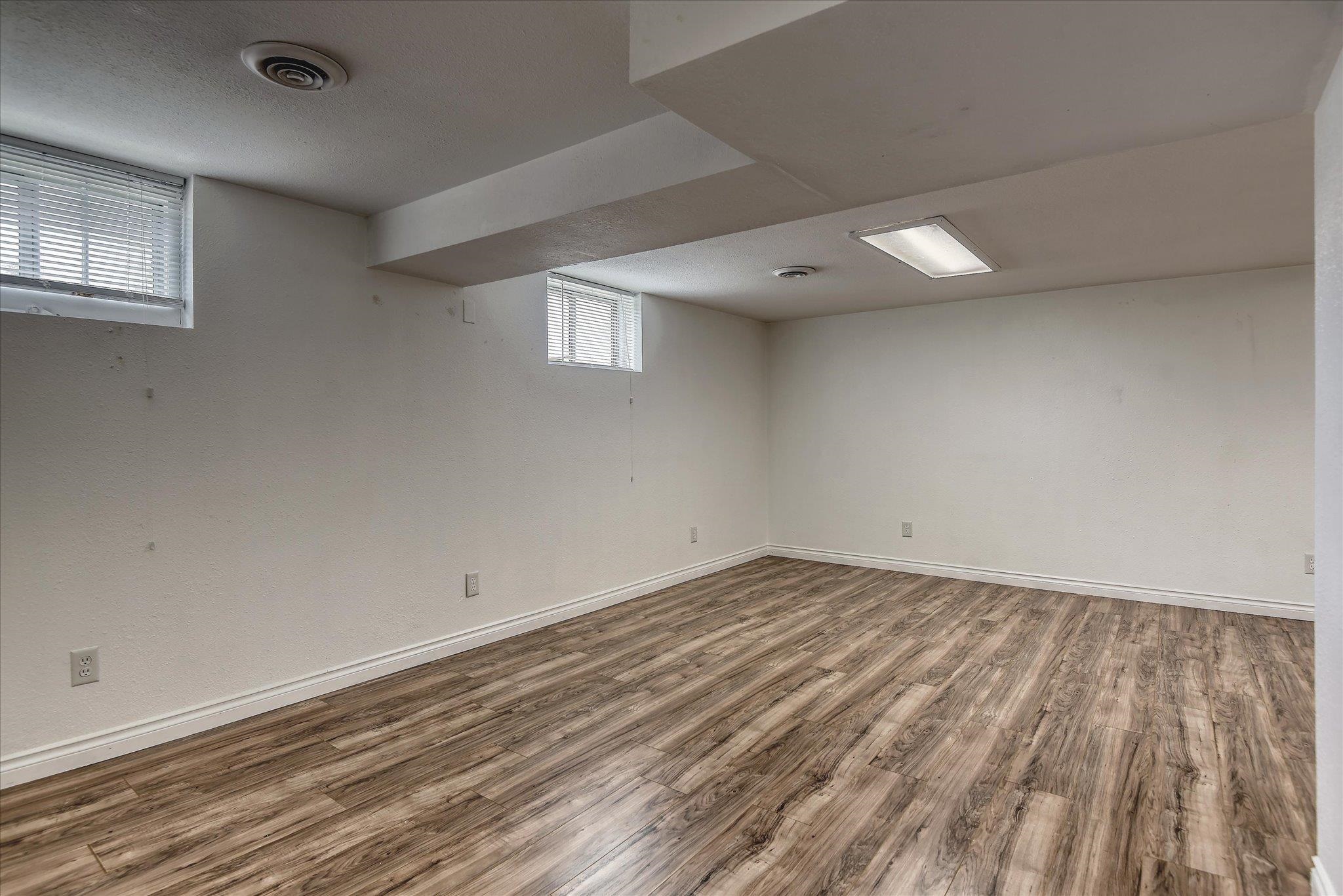 2729 W BROAD Ave