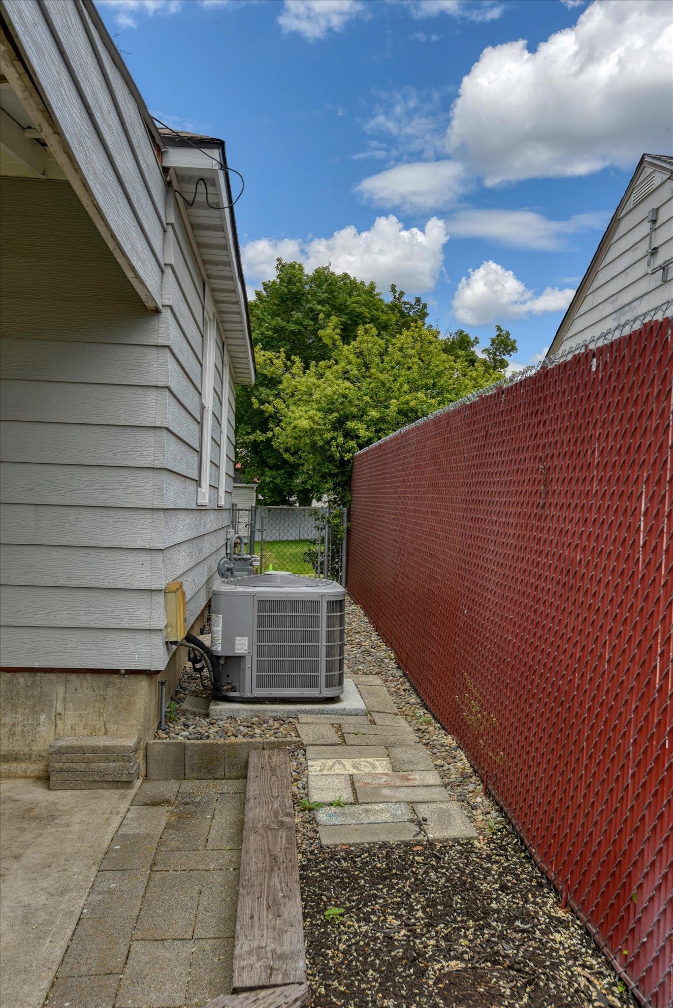 2729 W BROAD Ave