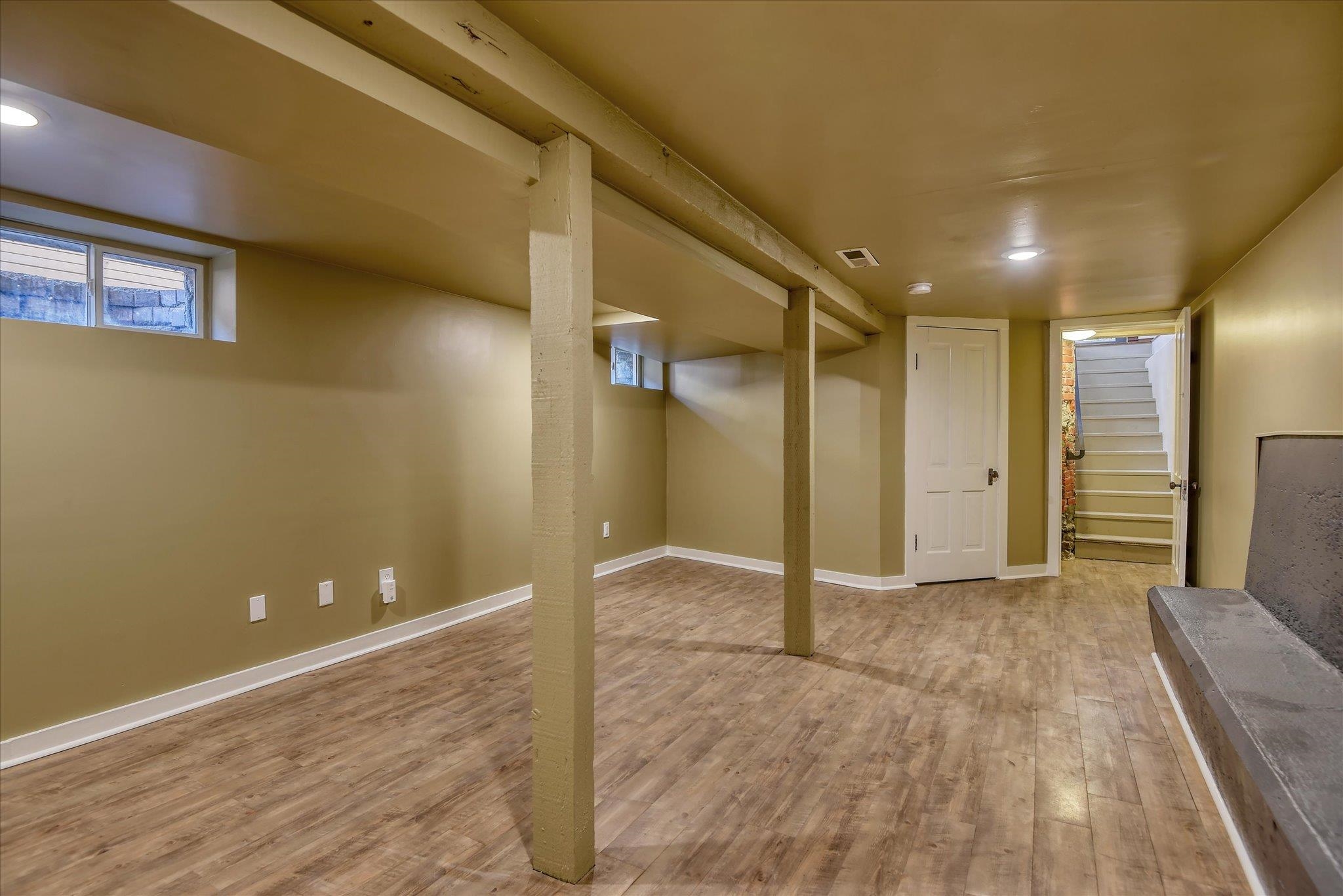 1421 W Clarke Ave