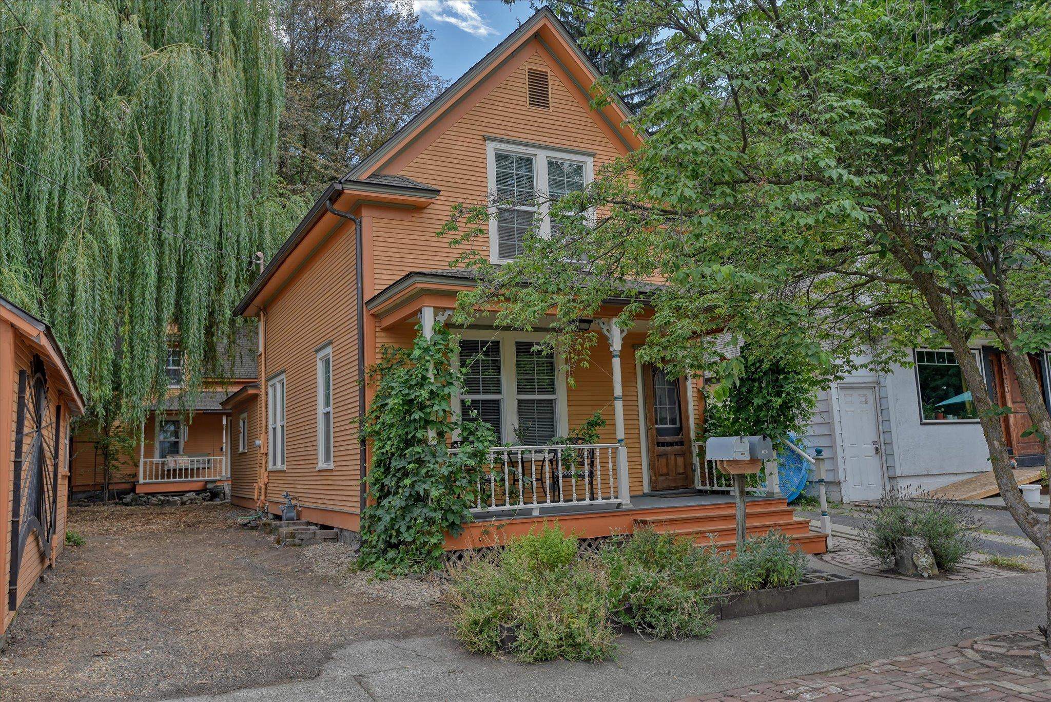 1421 W Clarke Ave