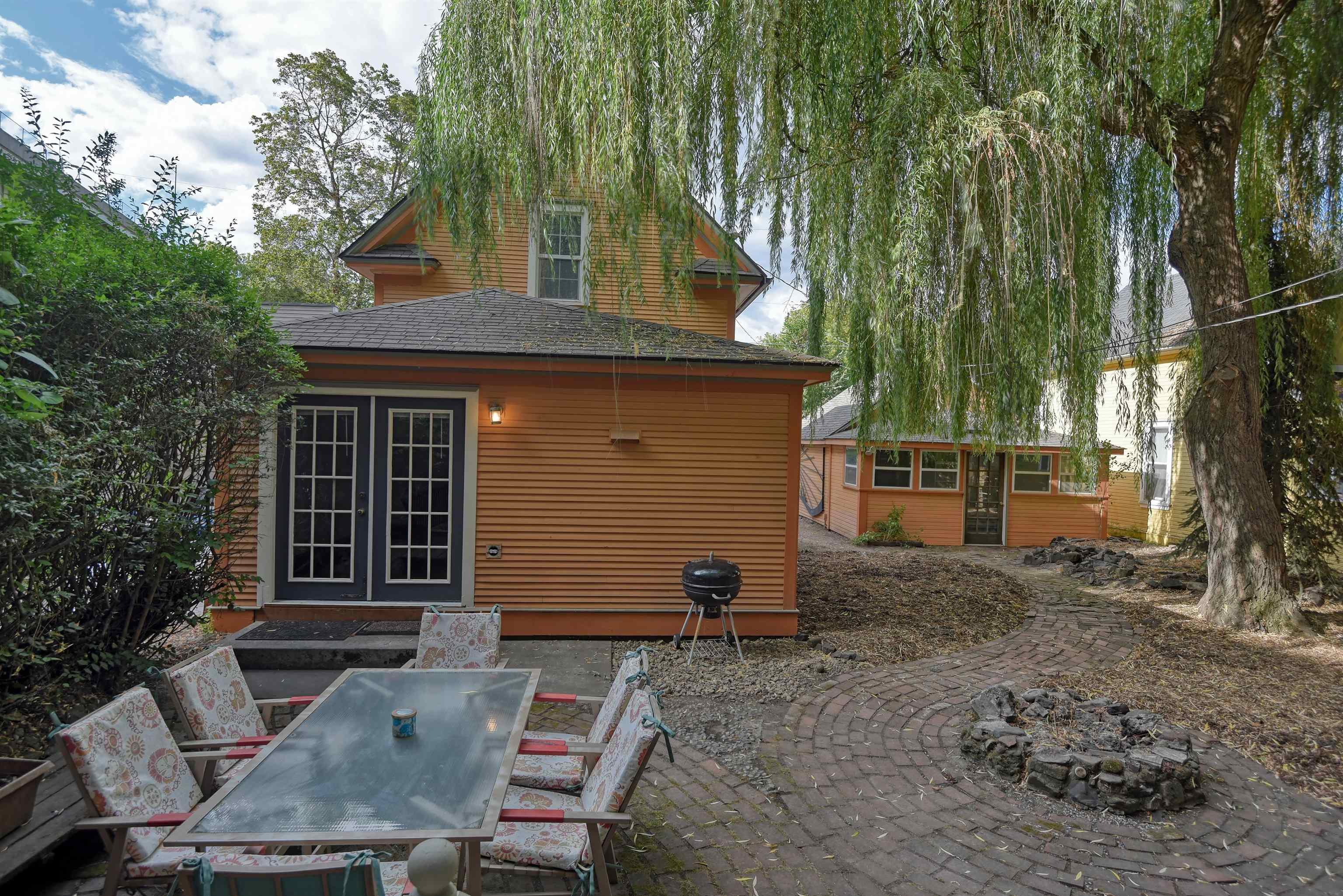 1421 W Clarke Ave