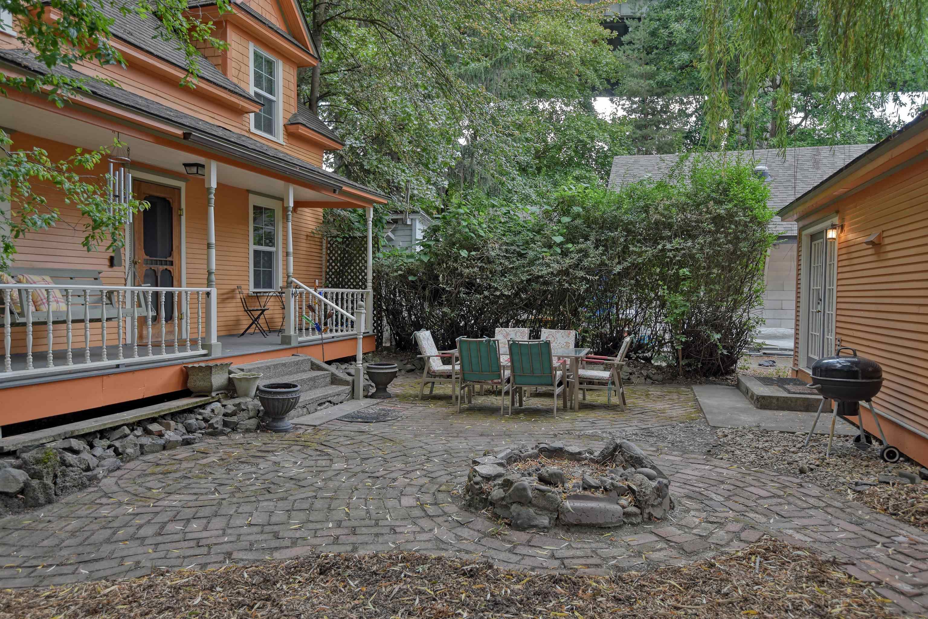 1421 W Clarke Ave