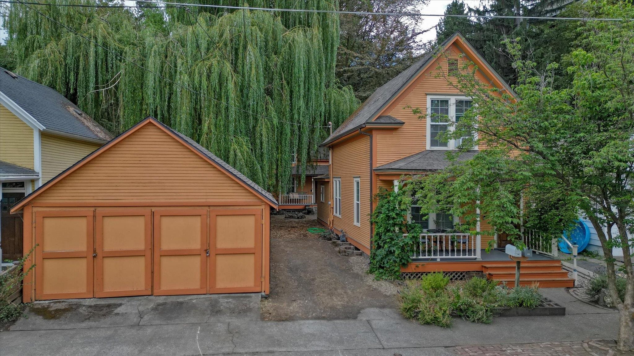 1421 W Clarke Ave