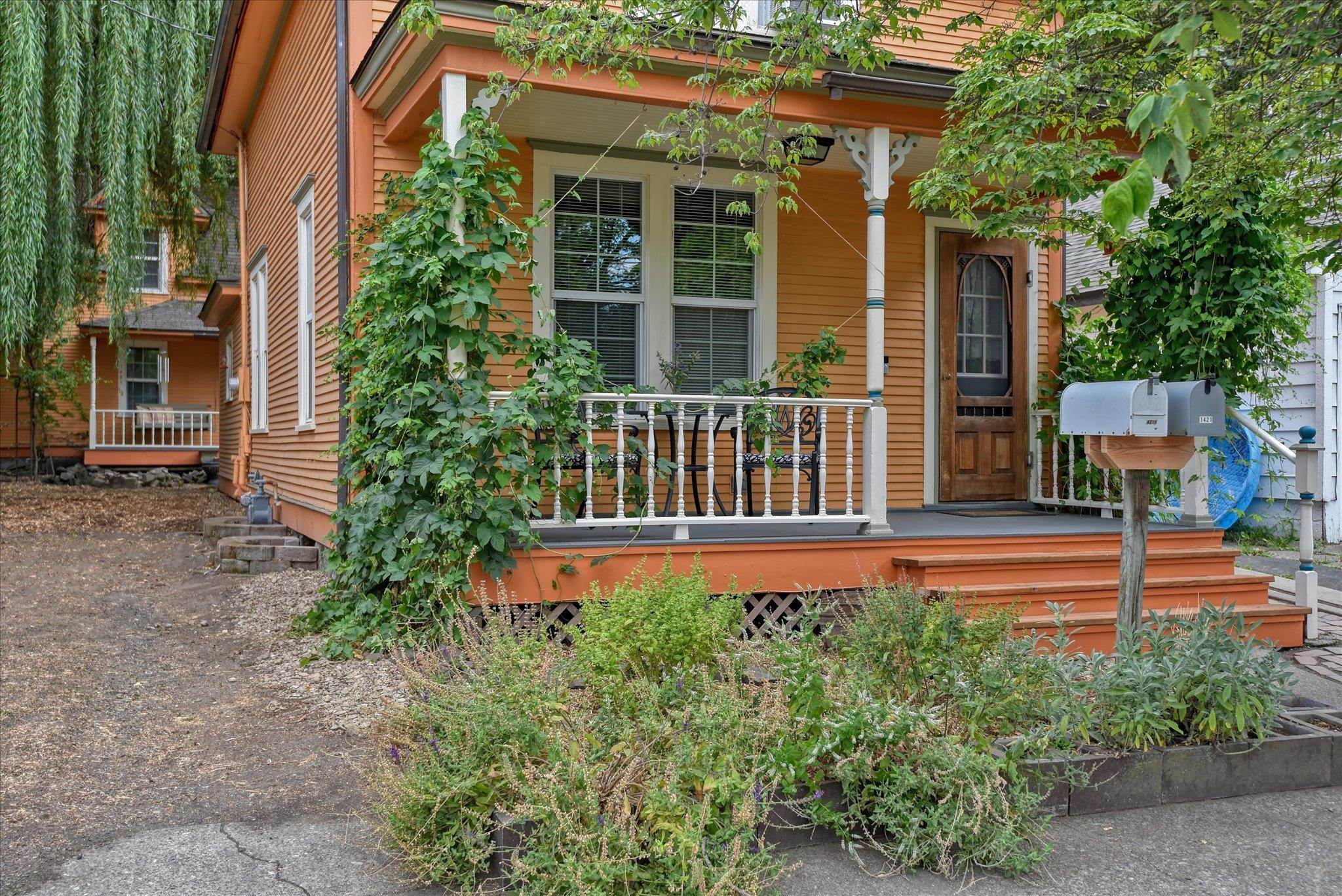 1421 W Clarke Ave