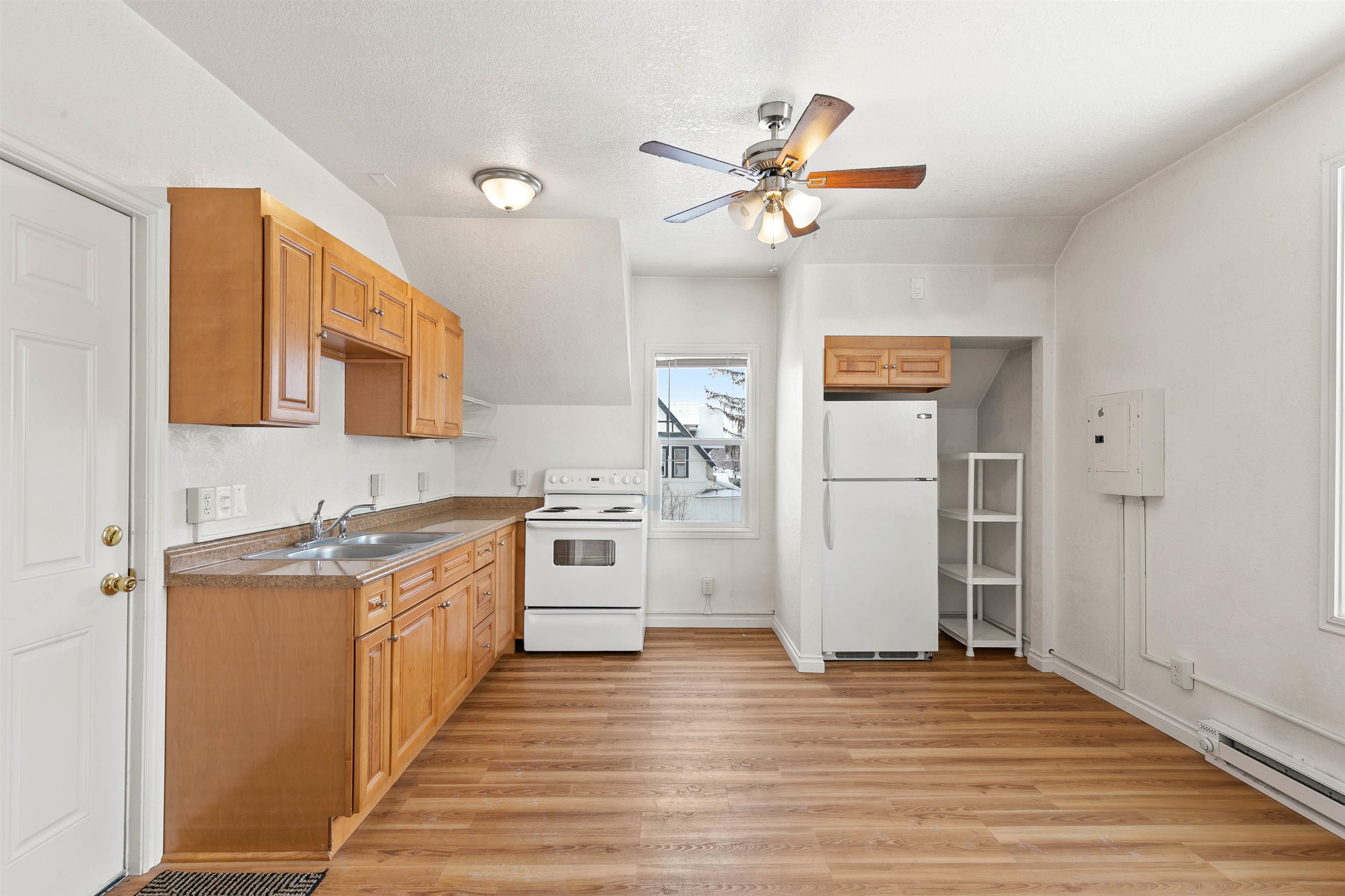 902 W MANSFIELD Ave