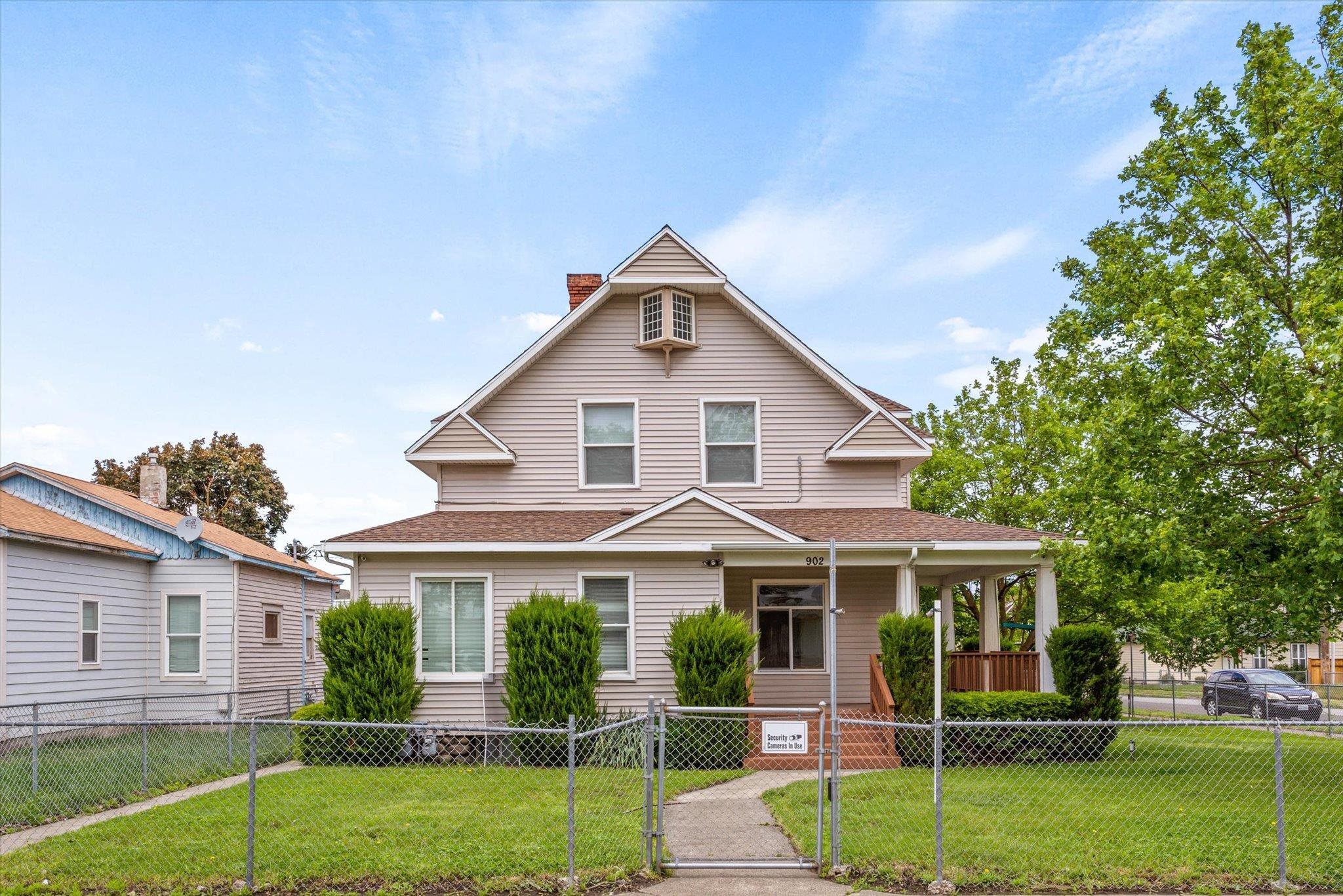 902 W MANSFIELD Ave