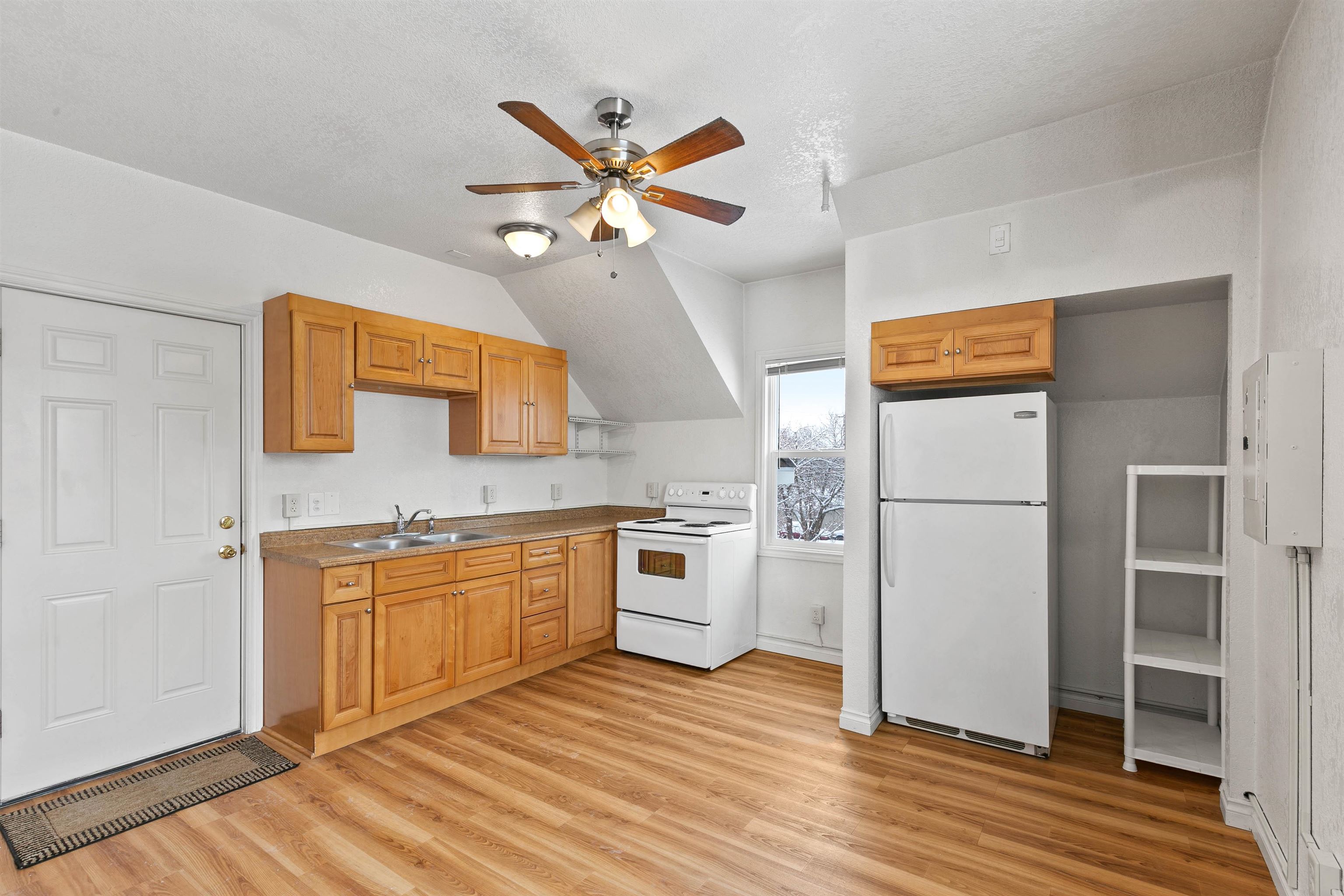 902 W MANSFIELD Ave