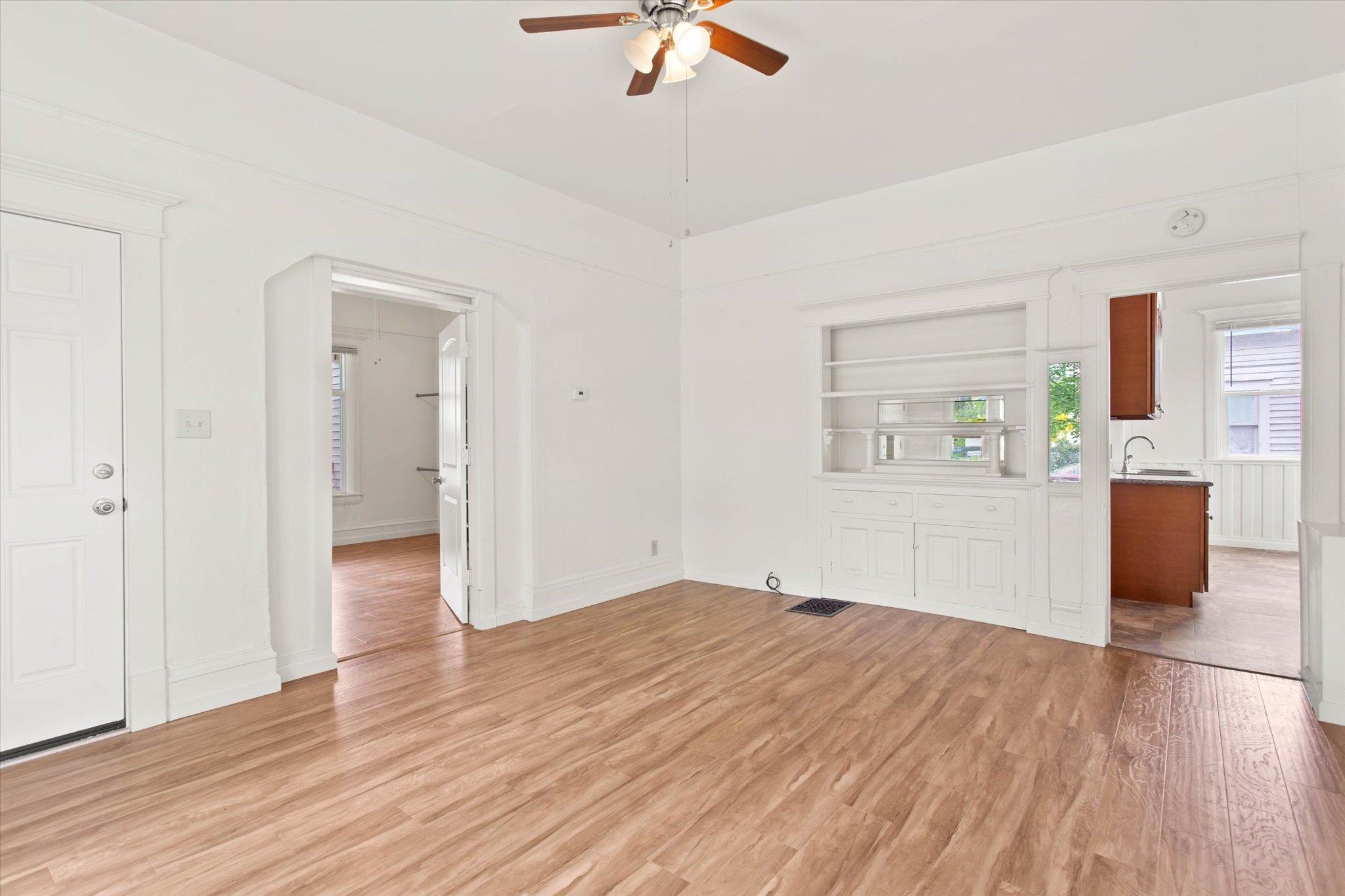 902 W MANSFIELD Ave
