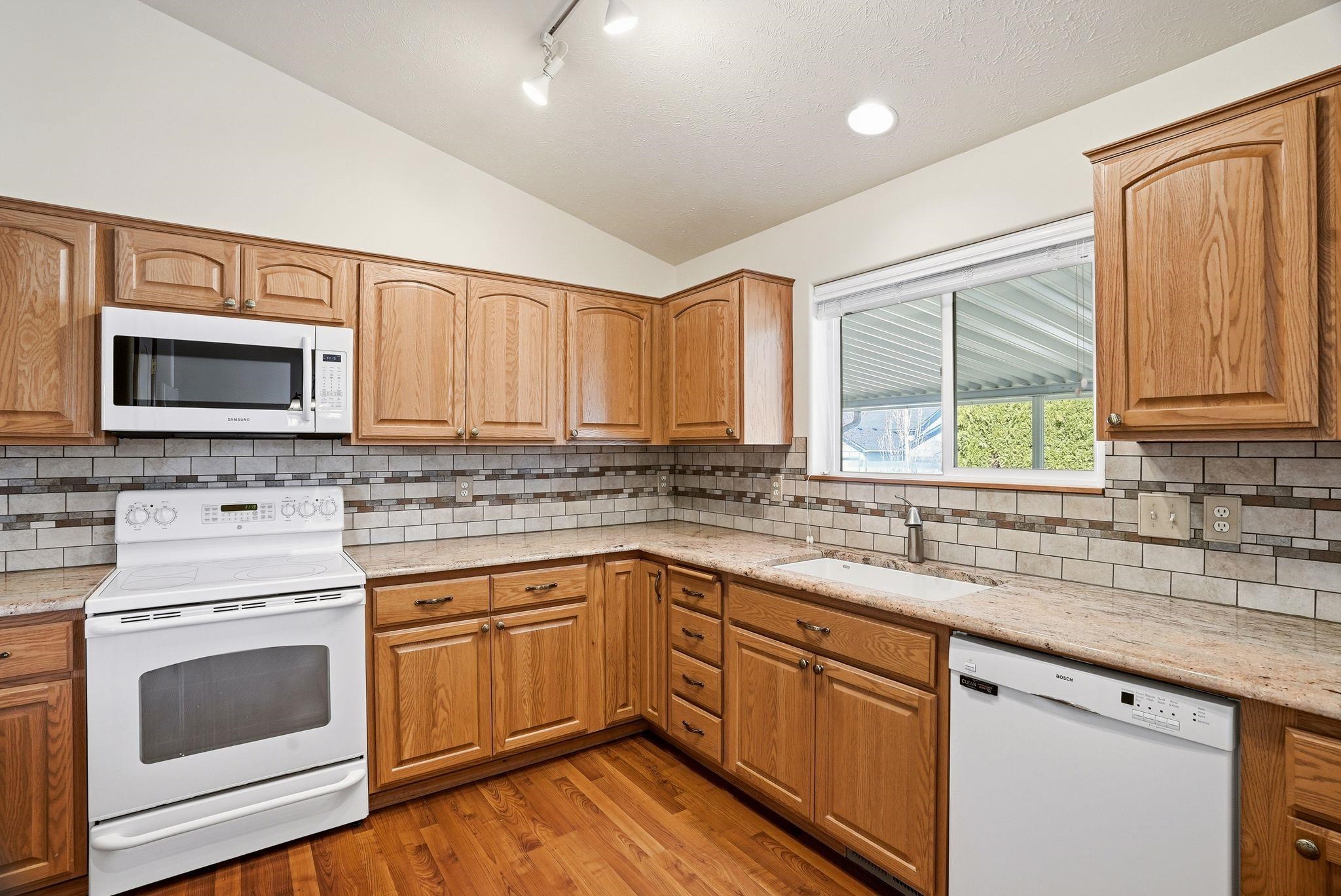 1703 E Grassland Ct Ct