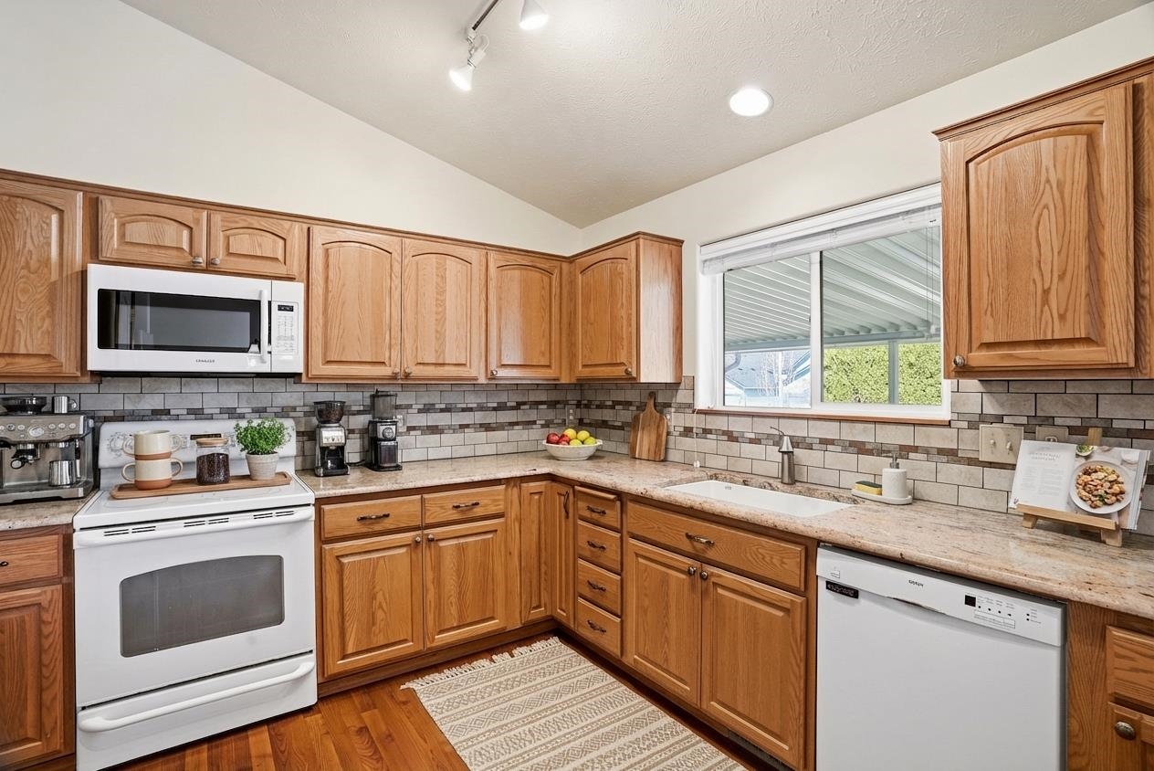 1703 E Grassland Ct Ct