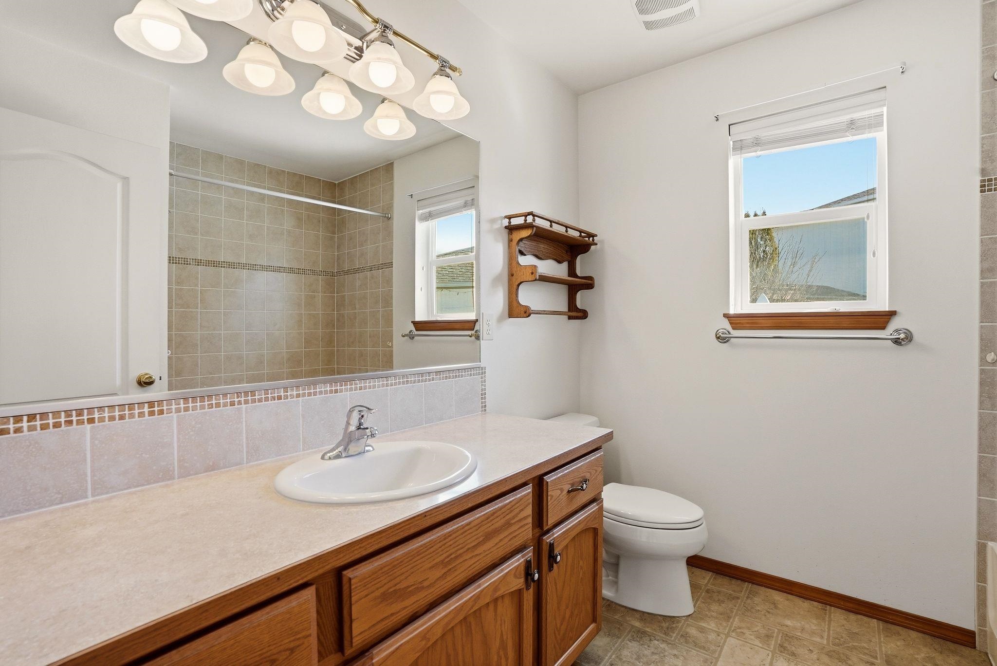 1703 E Grassland Ct Ct