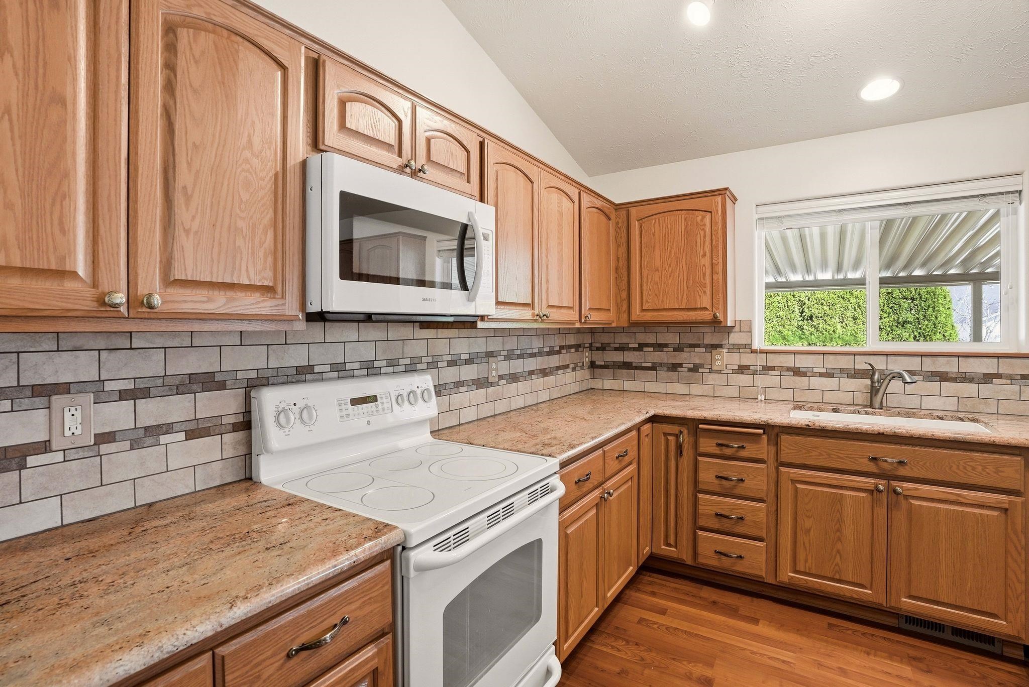 1703 E Grassland Ct Ct