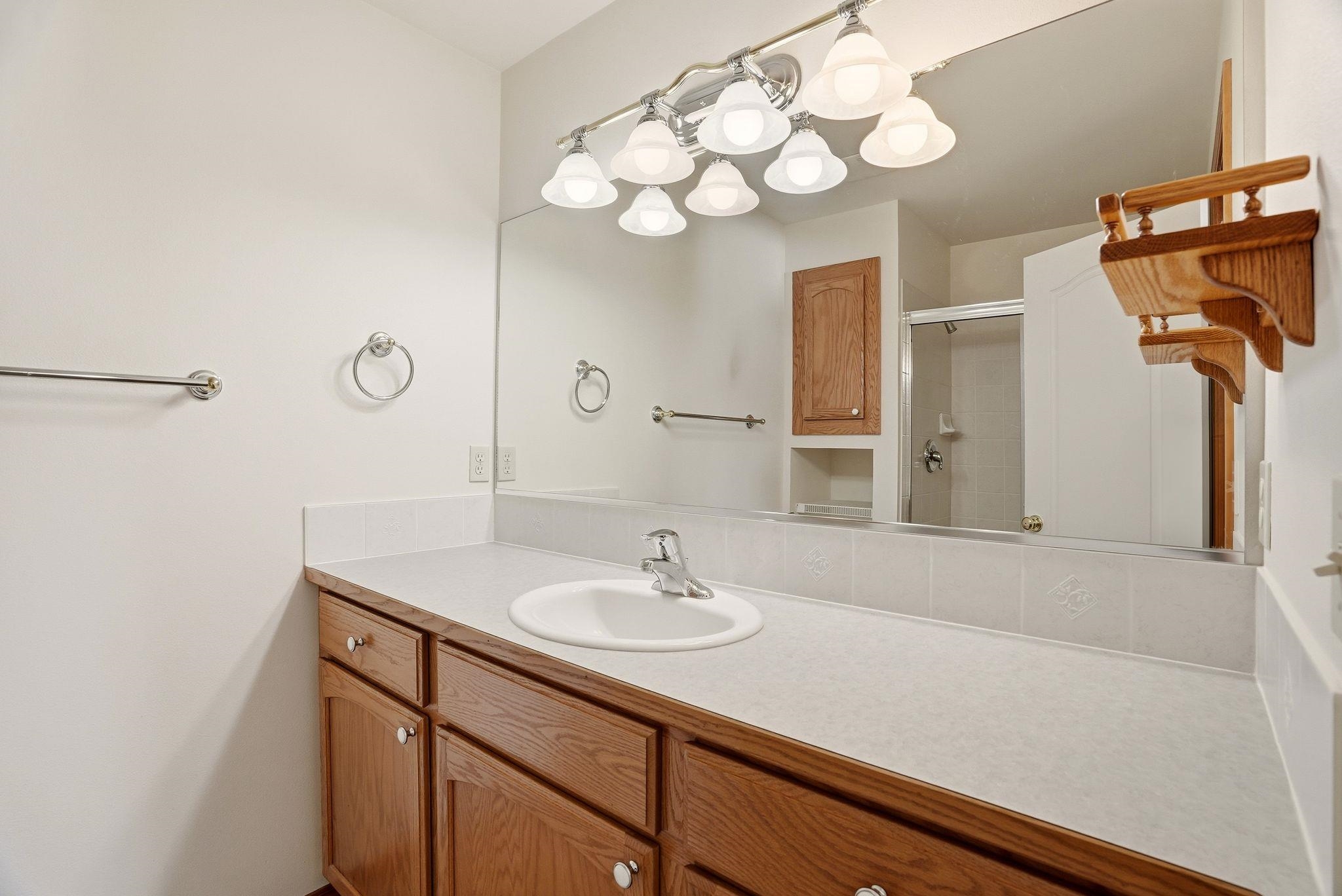 1703 E Grassland Ct Ct