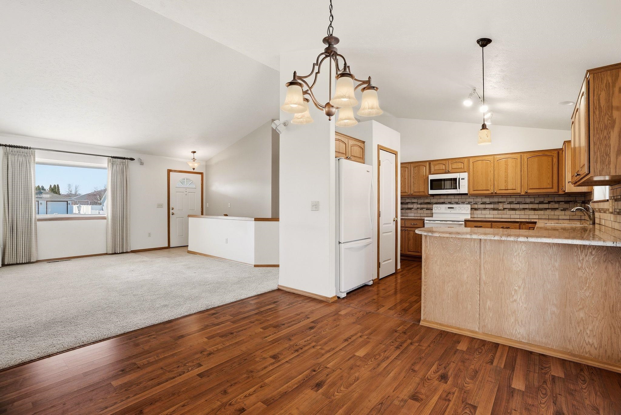 1703 E Grassland Ct Ct