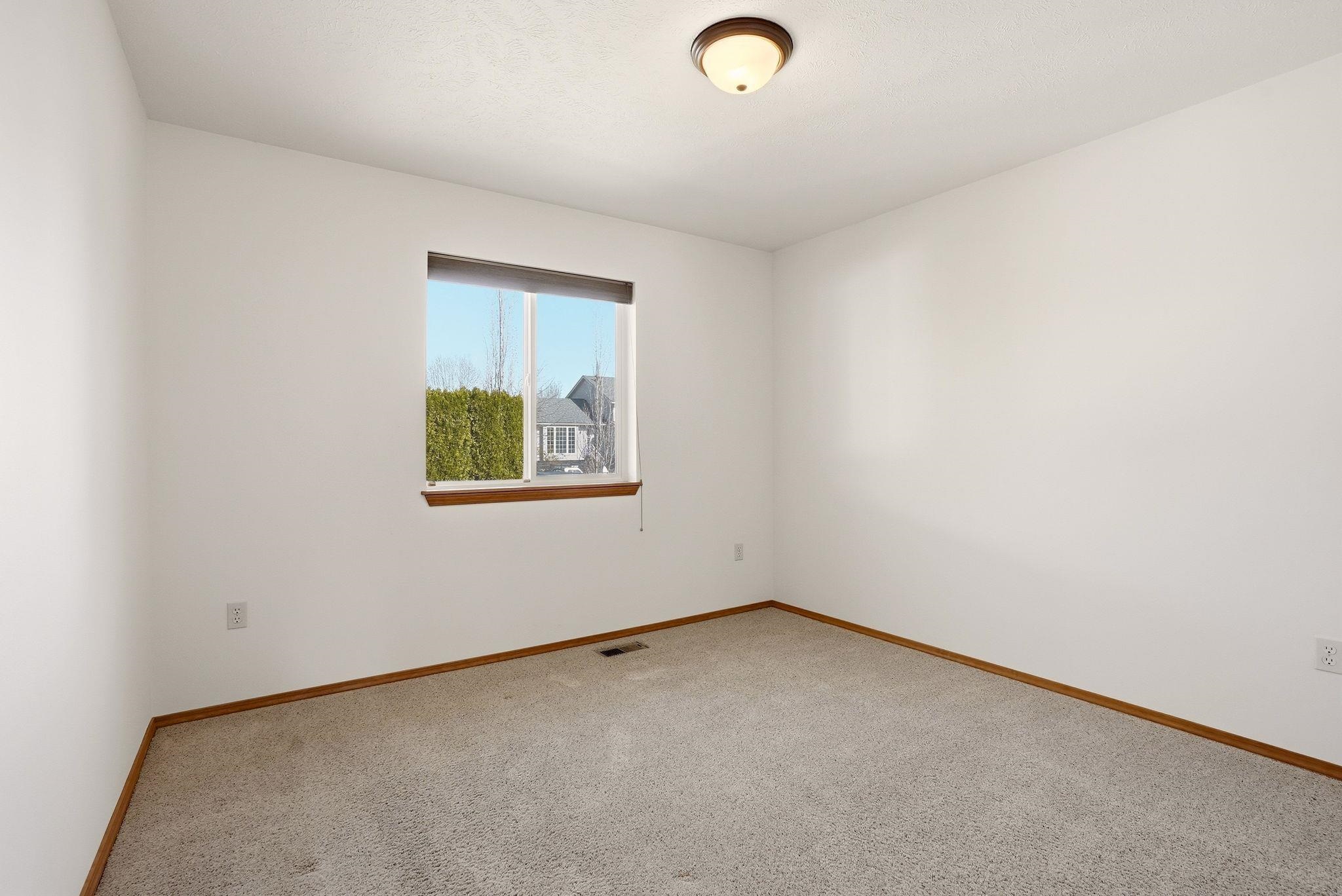 1703 E Grassland Ct Ct