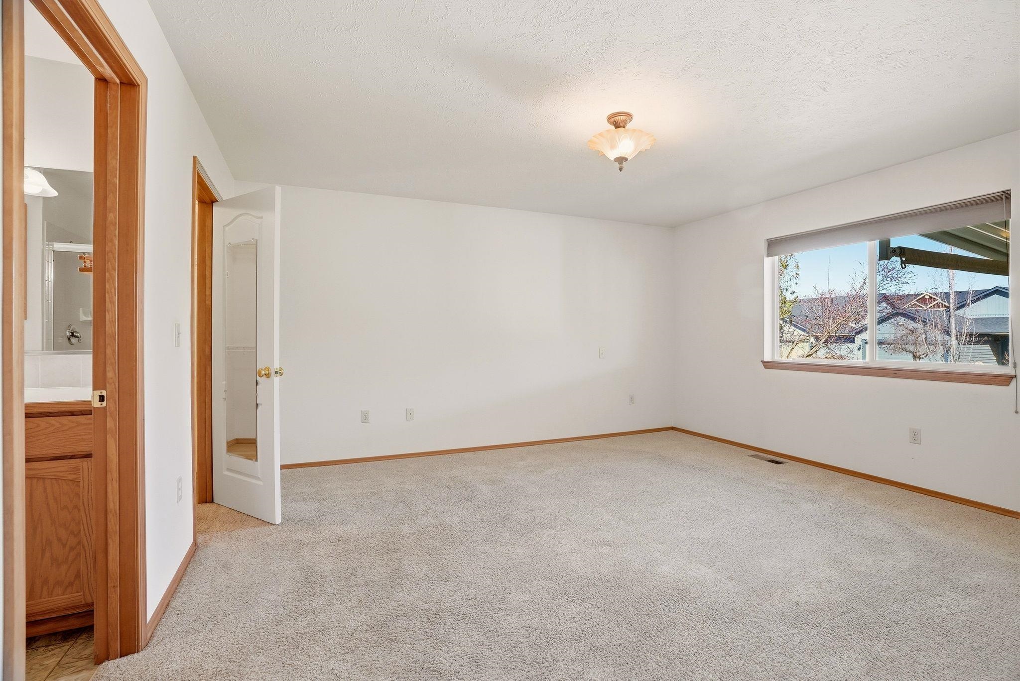 1703 E Grassland Ct Ct