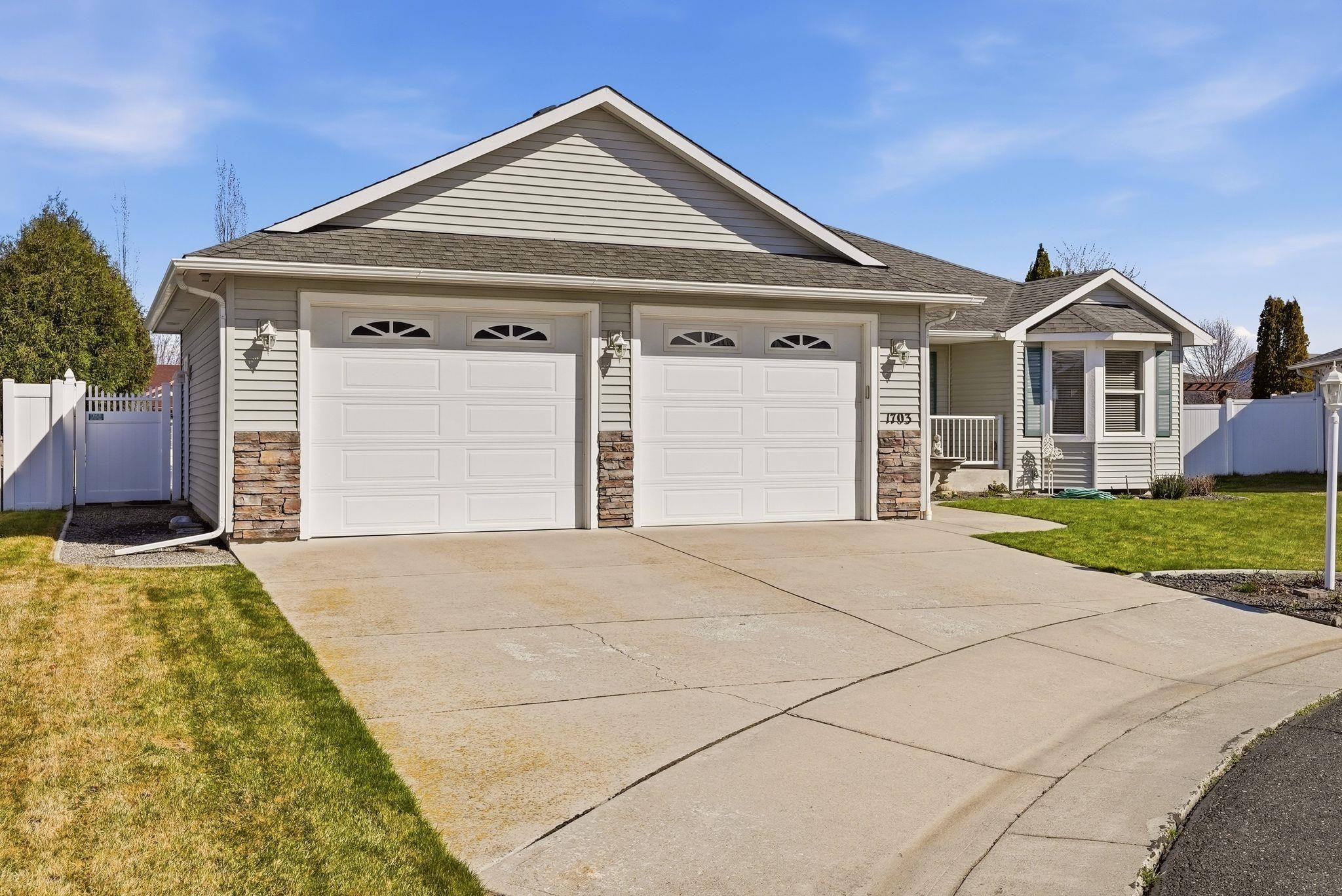 1703 E Grassland Ct Ct