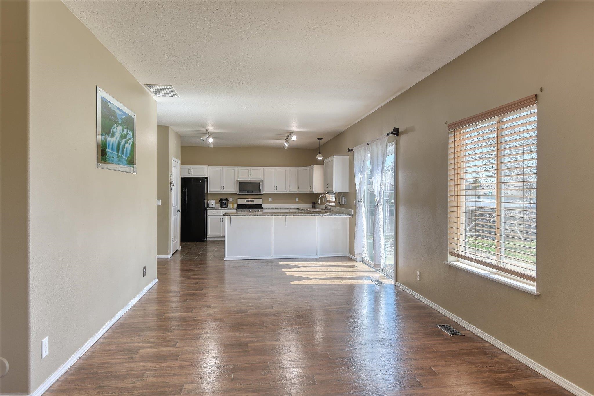 1803 W Maxine Ave
