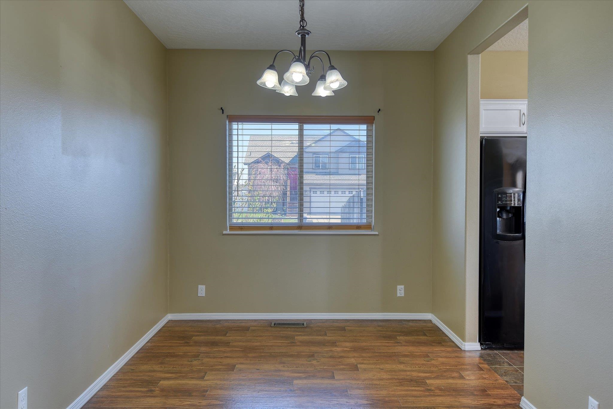 1803 W Maxine Ave
