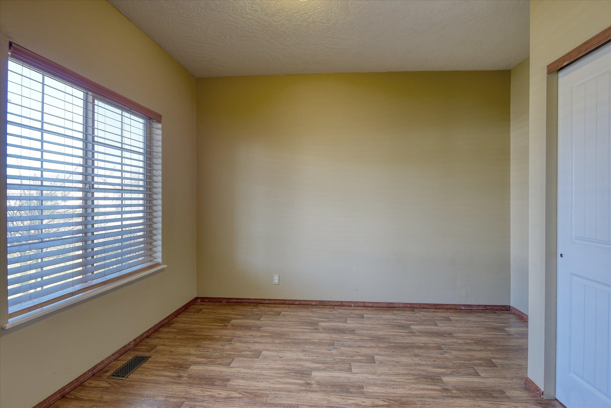 1803 W Maxine Ave
