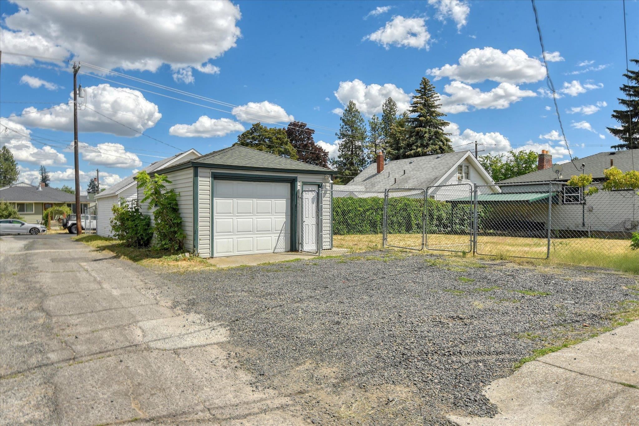 408 W GORDON Ave